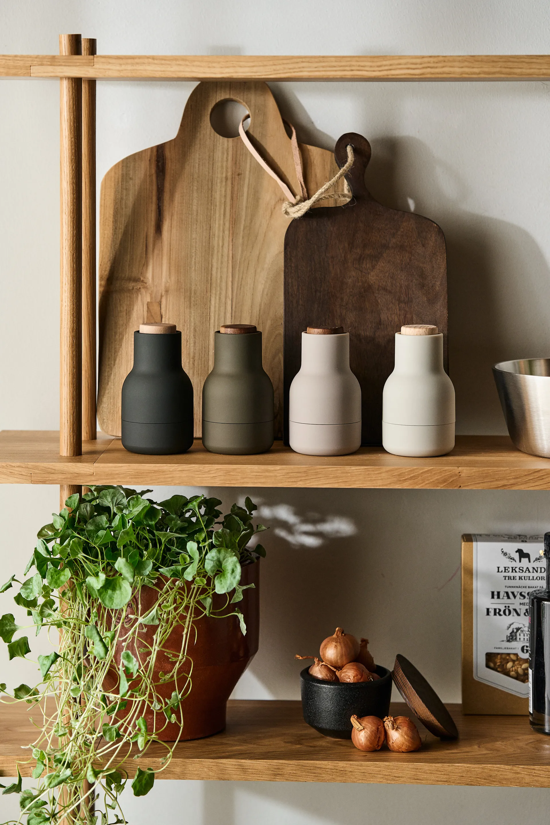 Moedor de especiarias Bottle Grinder 2-unidades, Verde hunting-bege-nogueira Audo Copenhagen