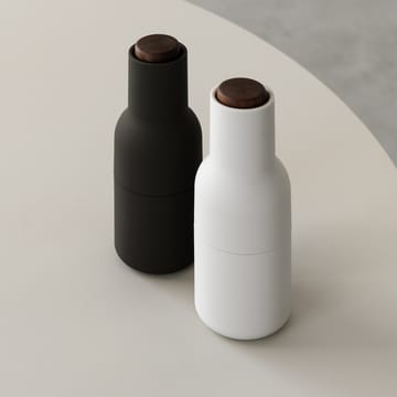 Moinho de especiarias Bottle Grinder, 2 un. - ash-carbon (tampa de nogueira)  - Audo Copenhagen