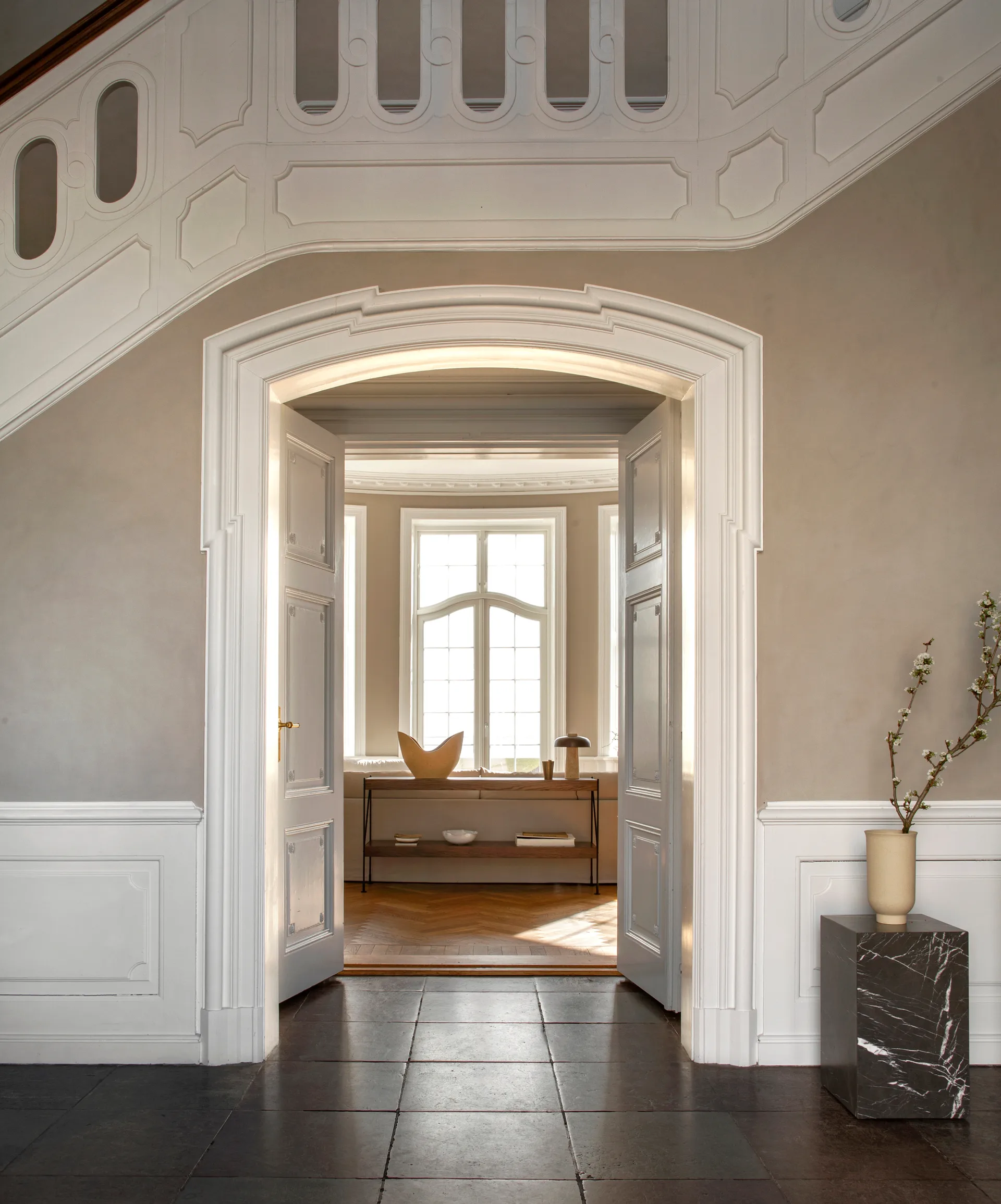 Plinth tall mesa lateral 30x30x51 cm, Brown Audo Copenhagen