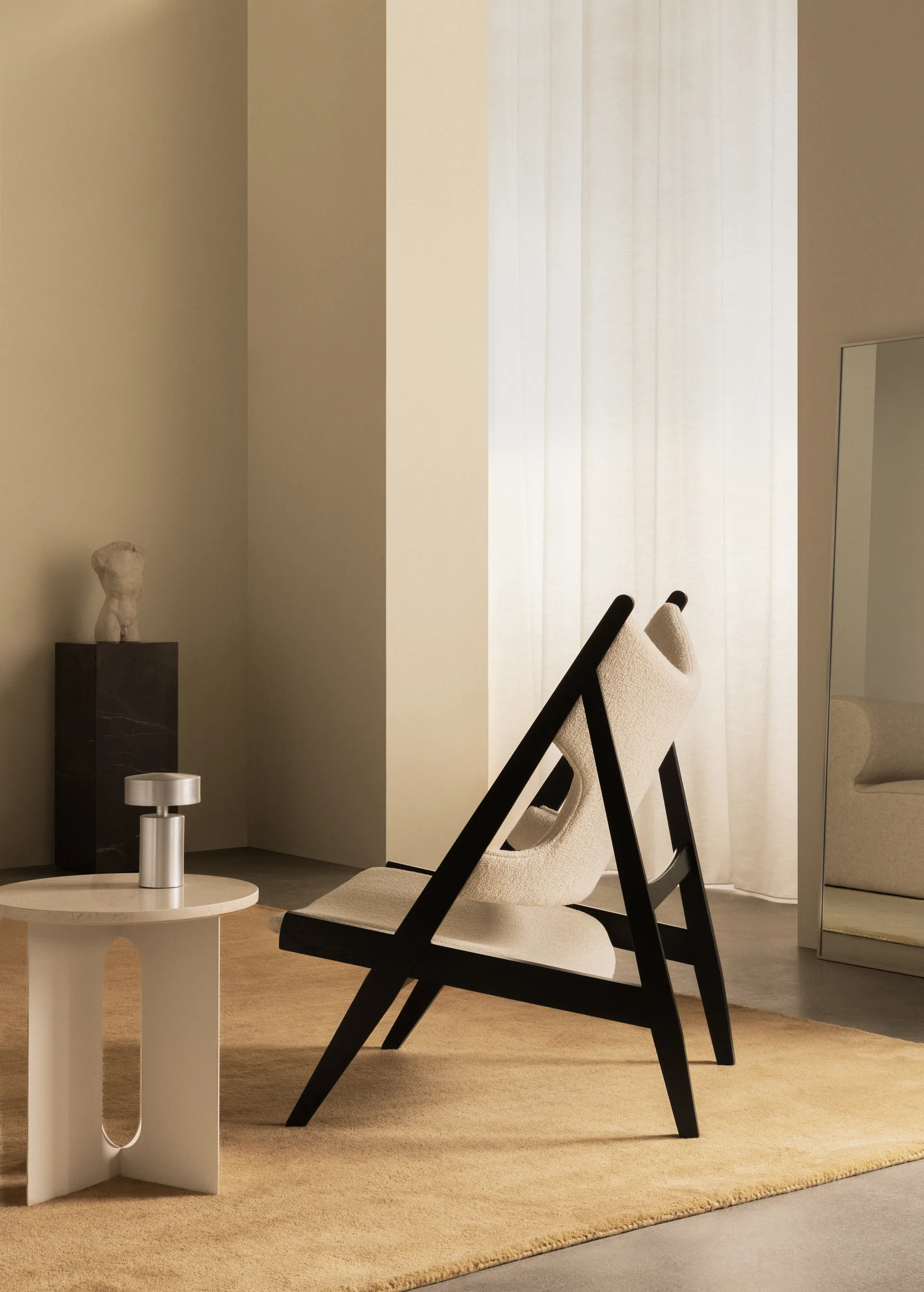 Poltrona Knitting, Barnum Bouclé 24-carvalho preto Audo Copenhagen