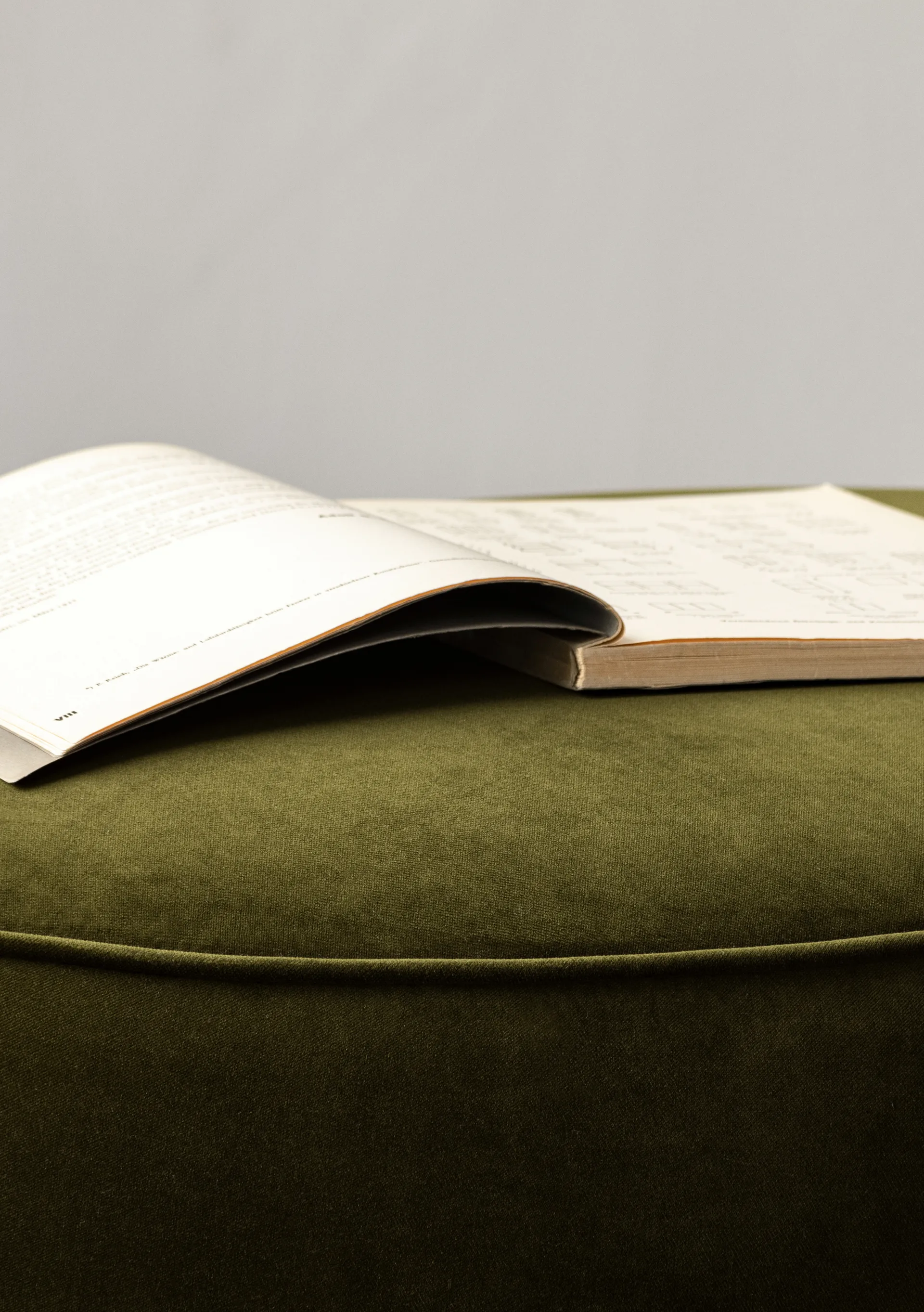 Puff Cairn oval, Champion 035 Audo Copenhagen