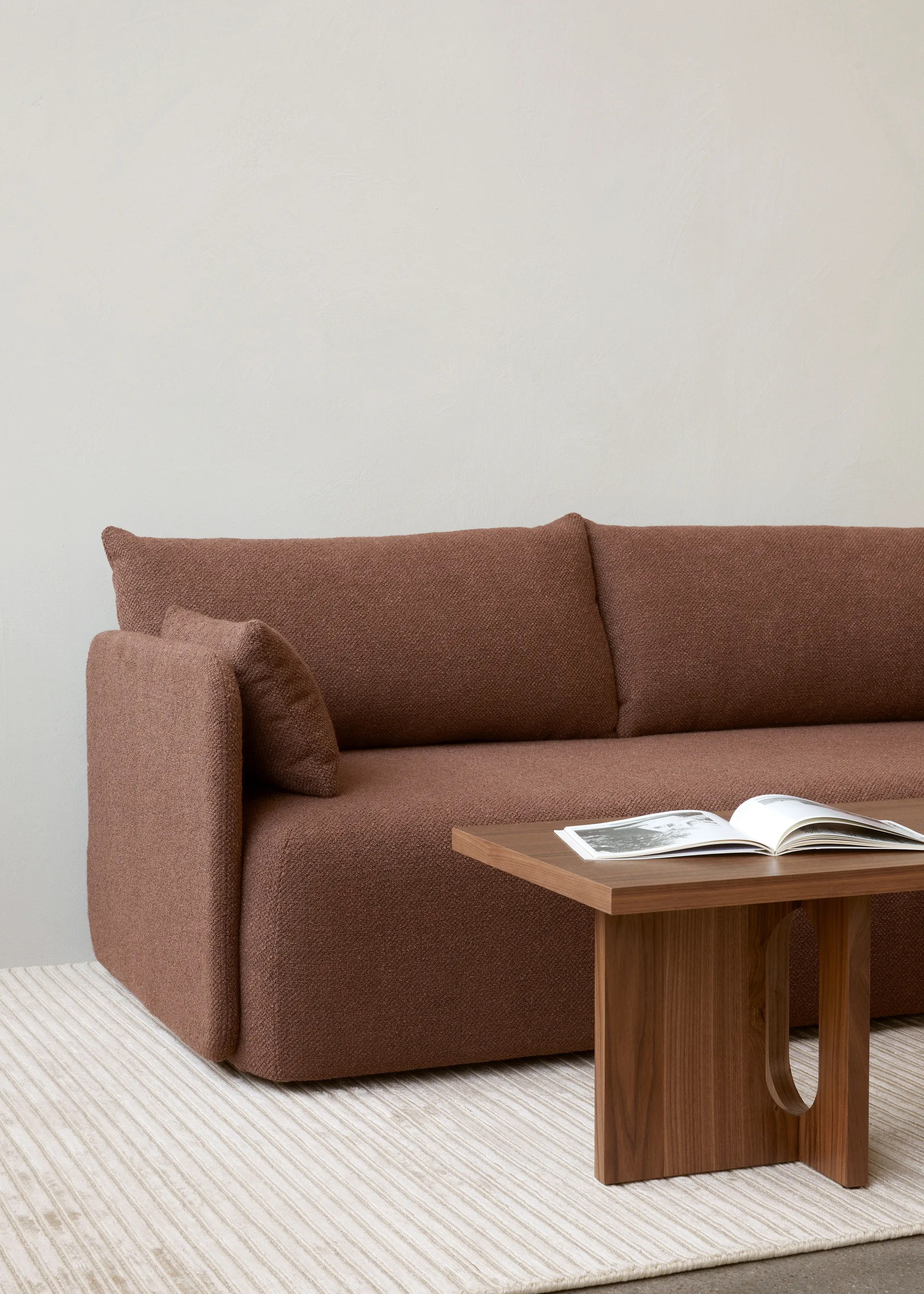 Sofá 2 assentos Offset, Audo Bouclé 08 Bordeaux  Audo Copenhagen