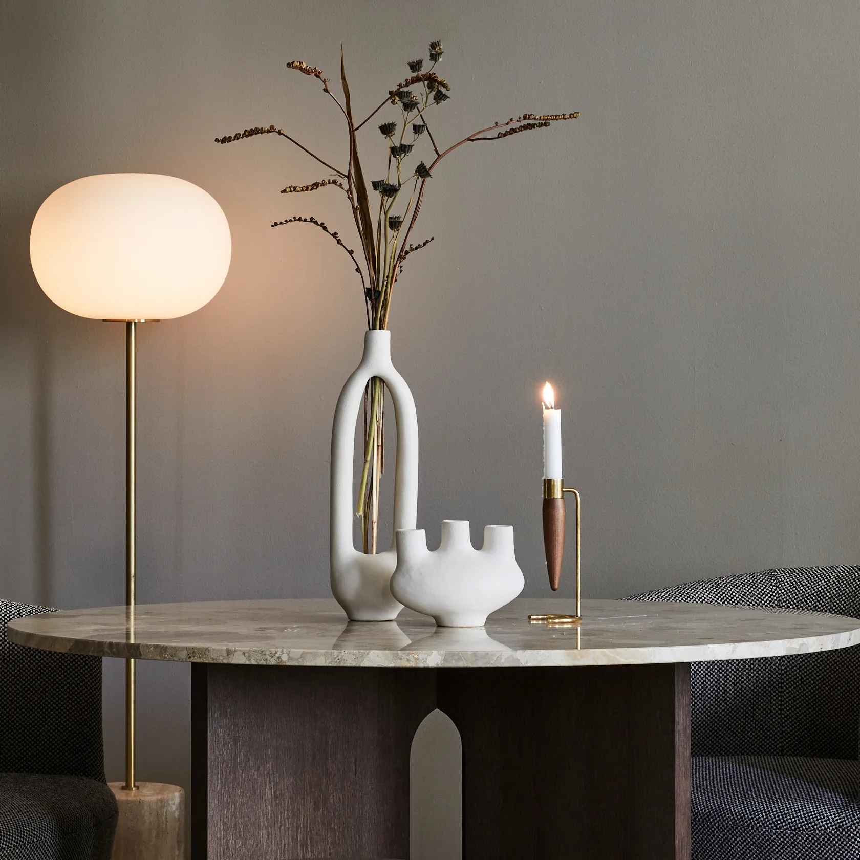 Suporte para velas Umanoff, latão polido-nogueira Audo Copenhagen