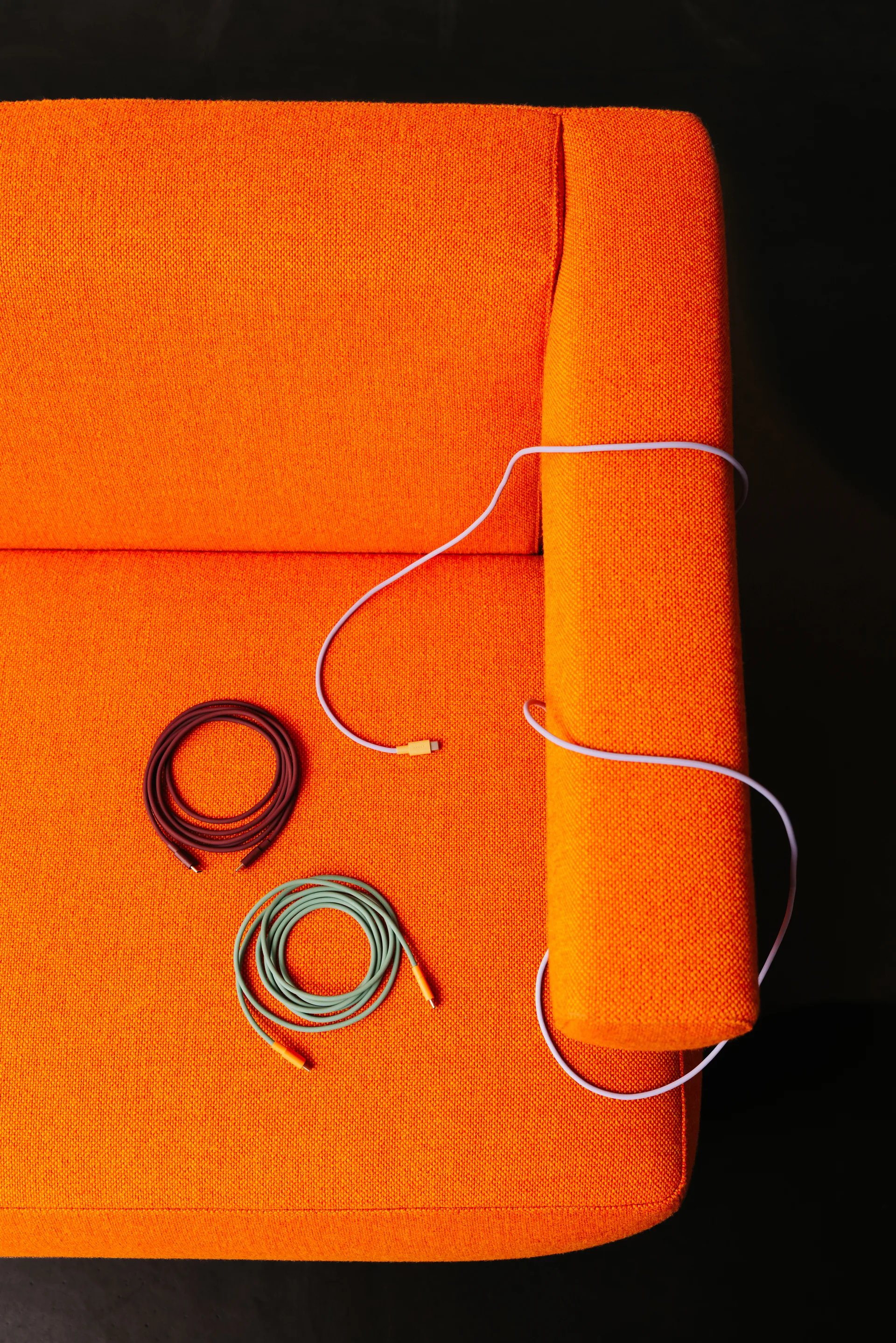 AVOLT x Bauhaus-Archiv Cable 1 USB C para USB C, Vermelho amora Avolt