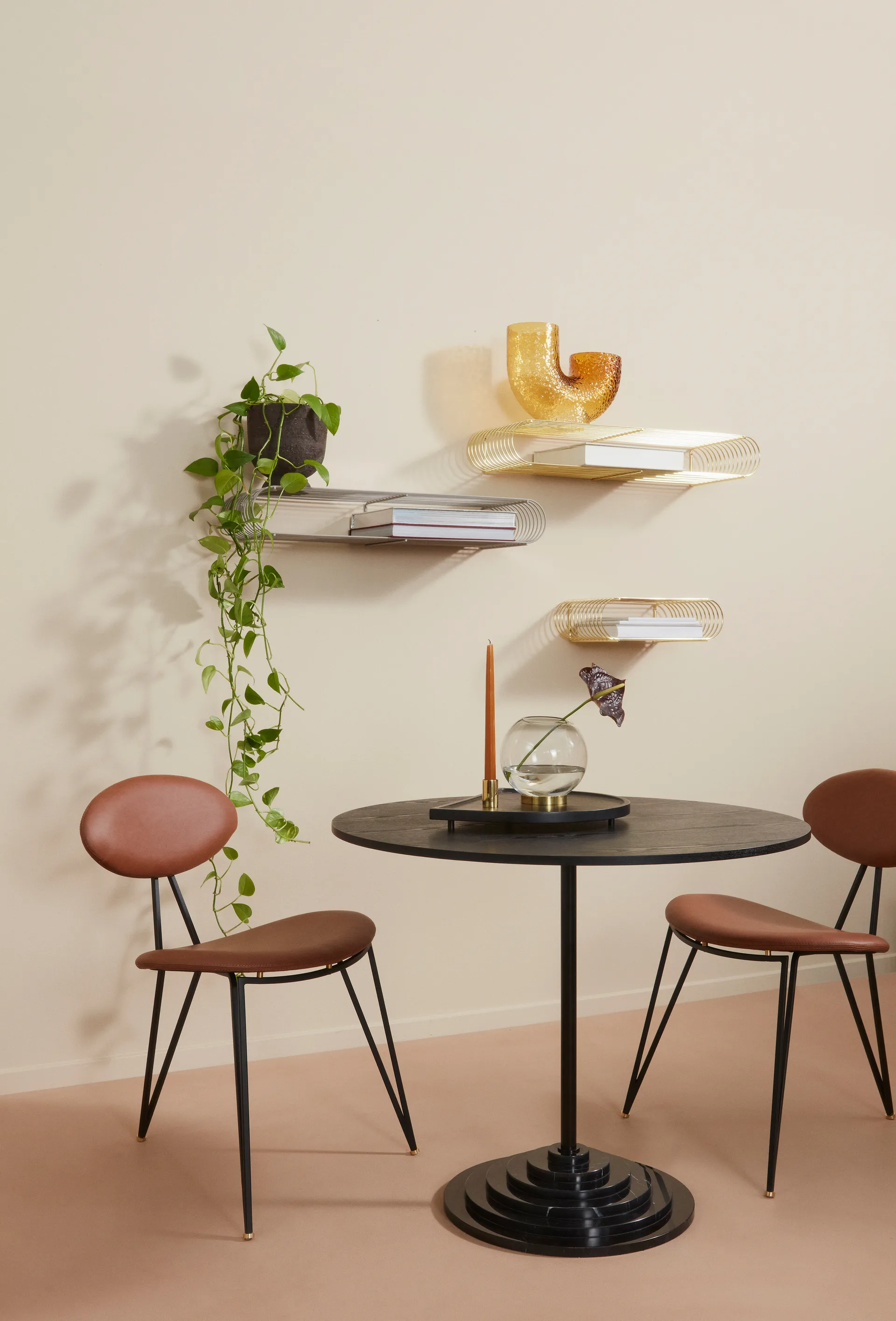 Cadeira Semper, Preto-conhaque AYTM