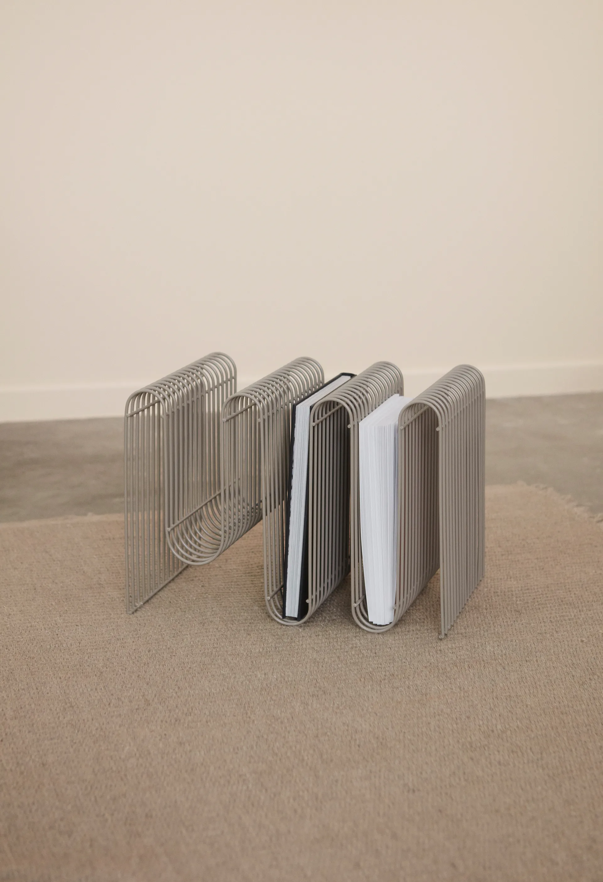 Curva porta-revistas , Taupe AYTM