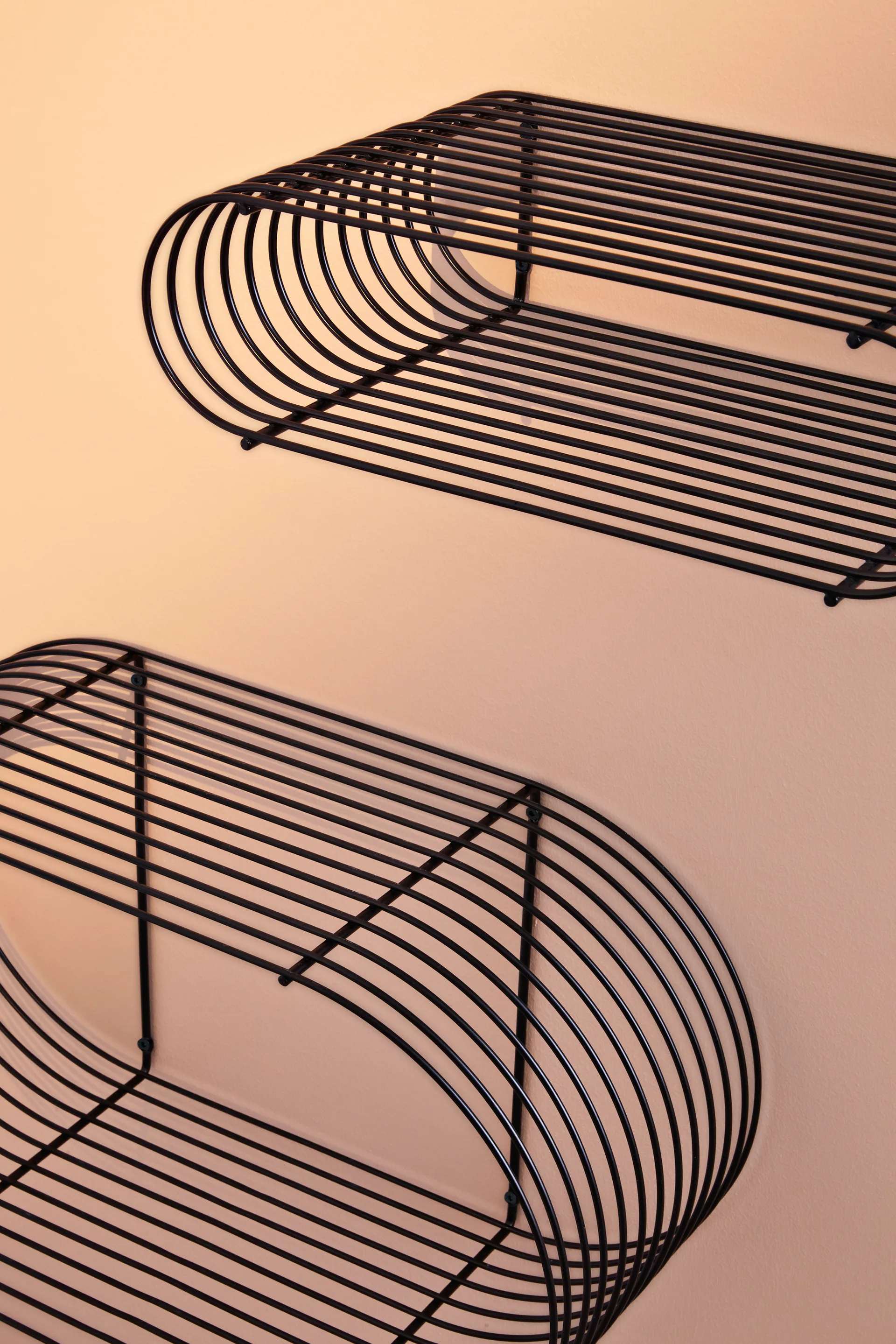 Prateleira de parede Curva, Preto AYTM