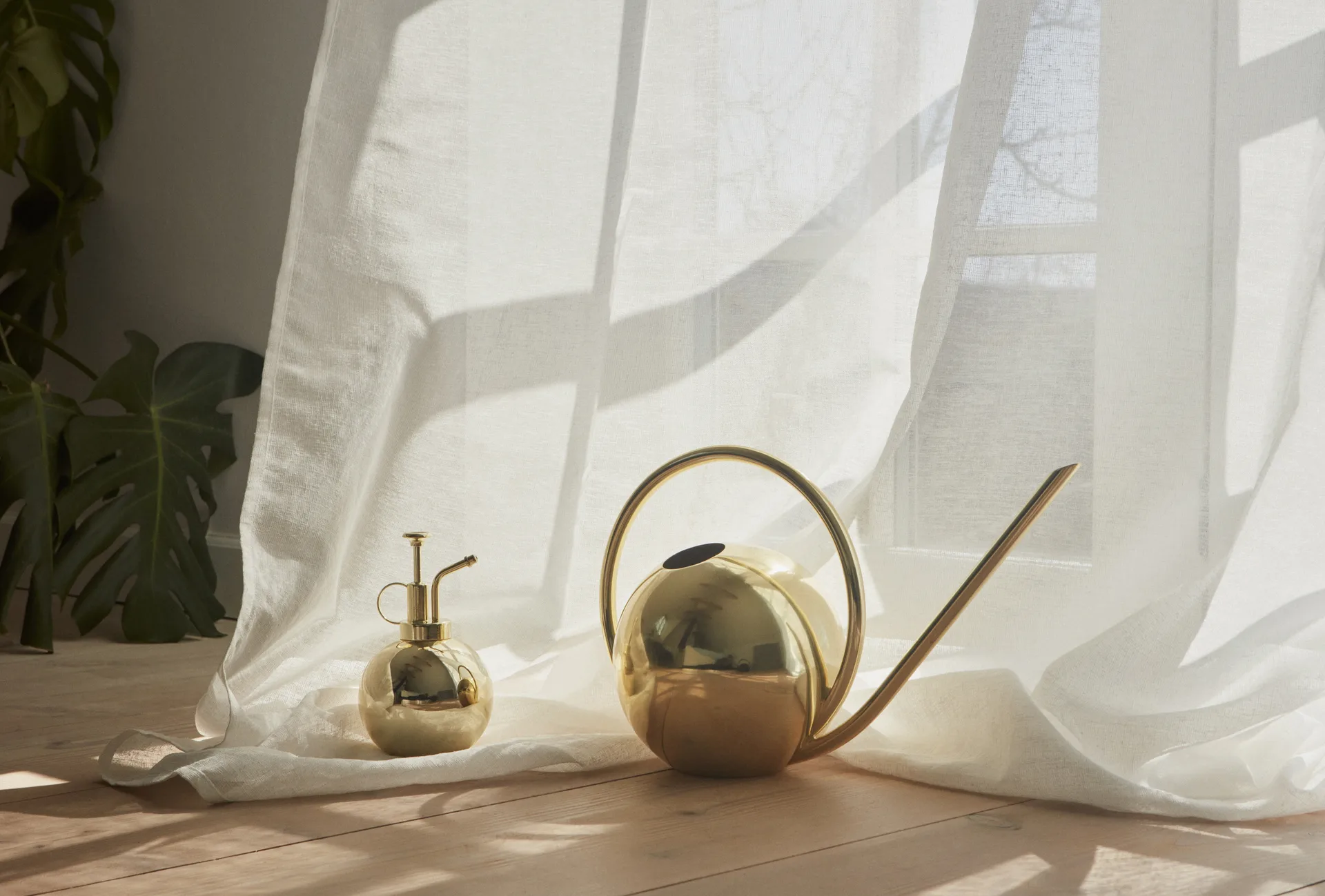 Regador Globe 23 cm, Dourado AYTM