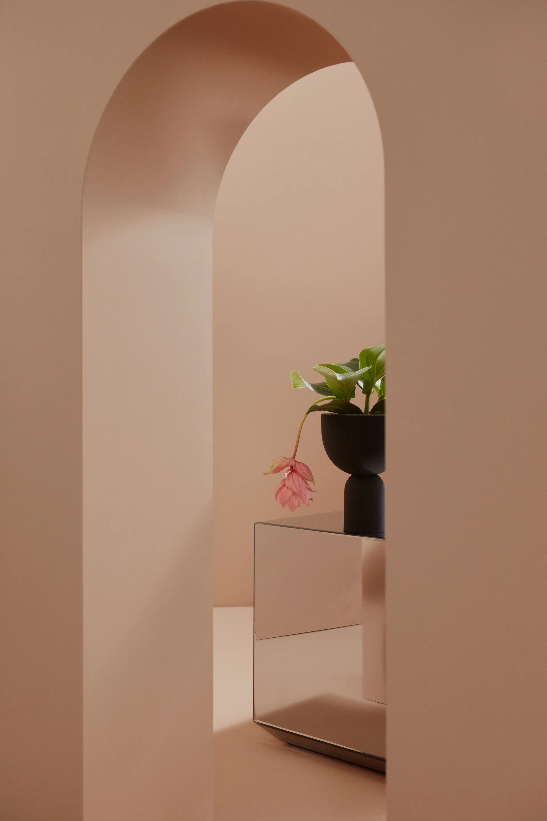 Vaso de flores Torus Ø22 cm, Preto-preto AYTM