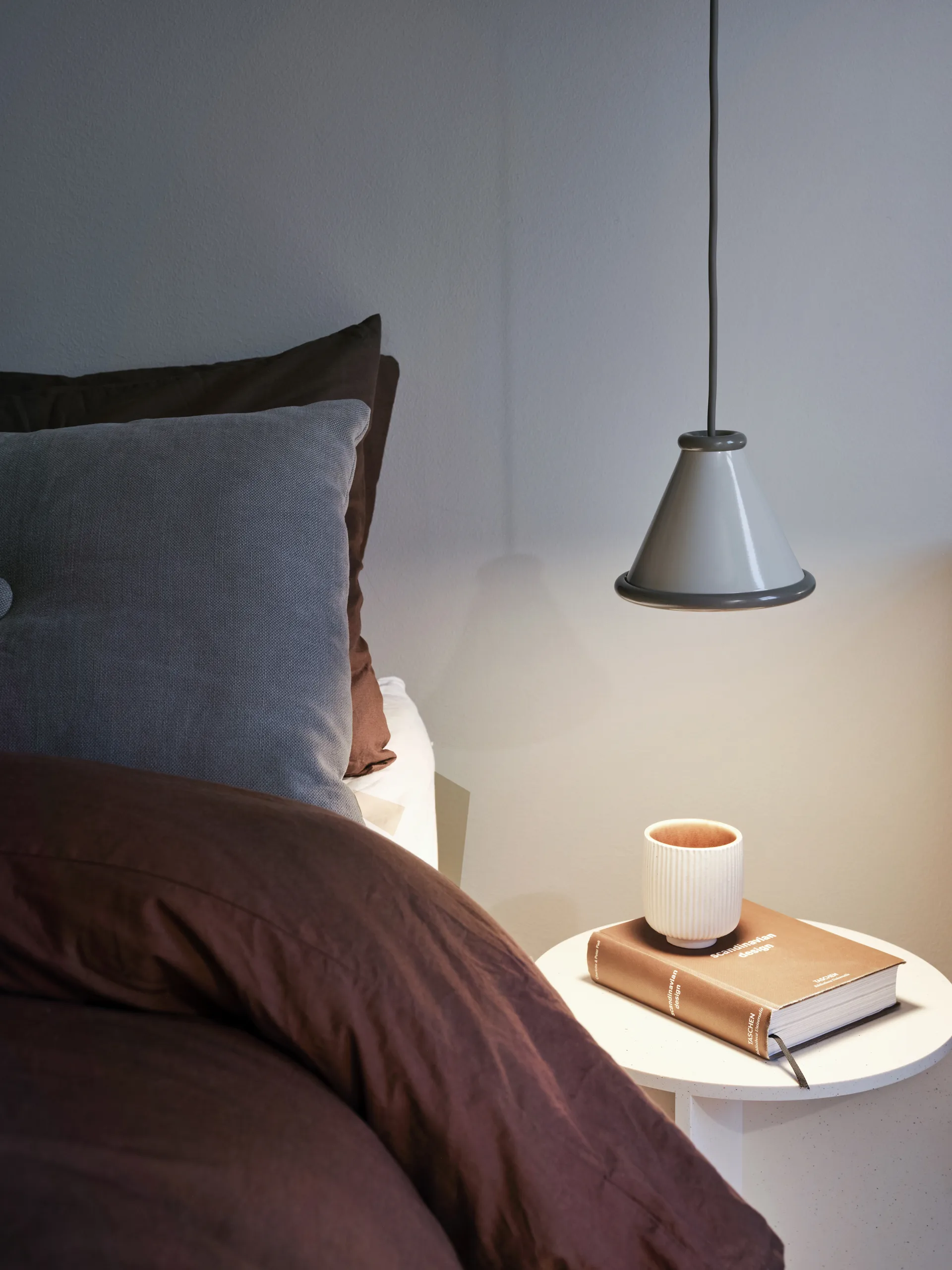 Belle candeeiro pendente Ø15 cm, Cinzento seixo-verde musgo Belid