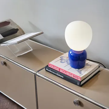 Buddy candeeiro de mesa em vidro opalino - Azul ultramarino - Belid