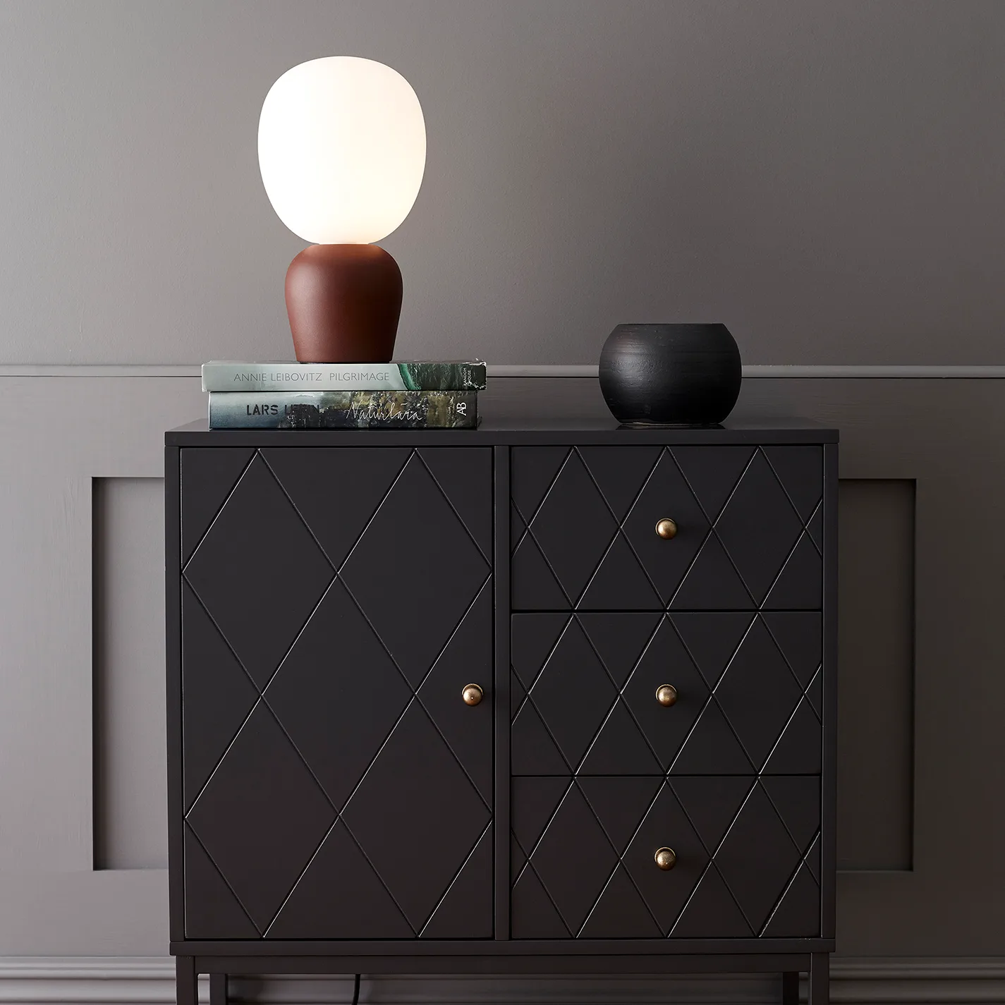 Buddy candeeiro de mesa em vidro opalino, dark rost (vermelho-castanho) Belid