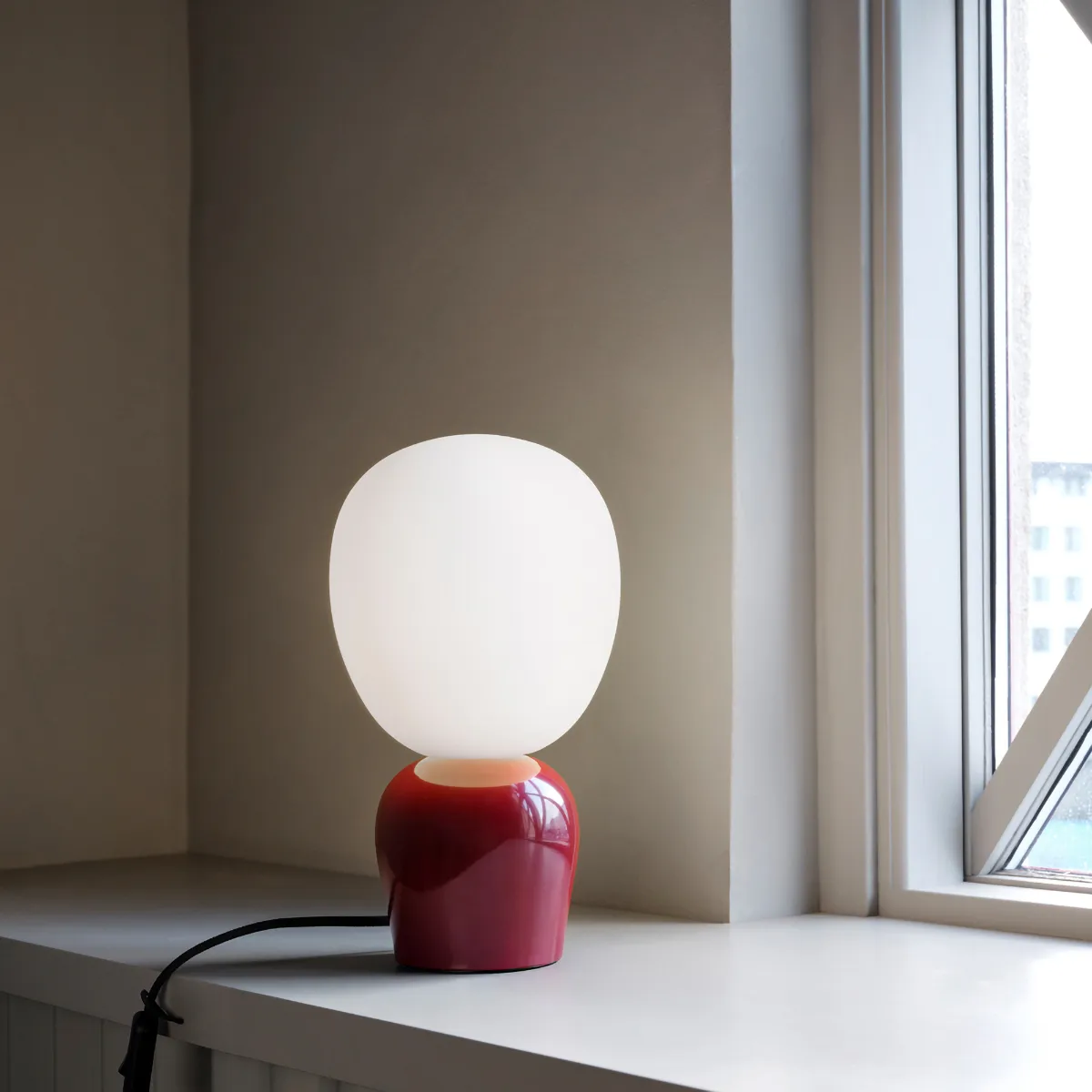 Buddy candeeiro de mesa em vidro opalino, Vermelho vinho Belid