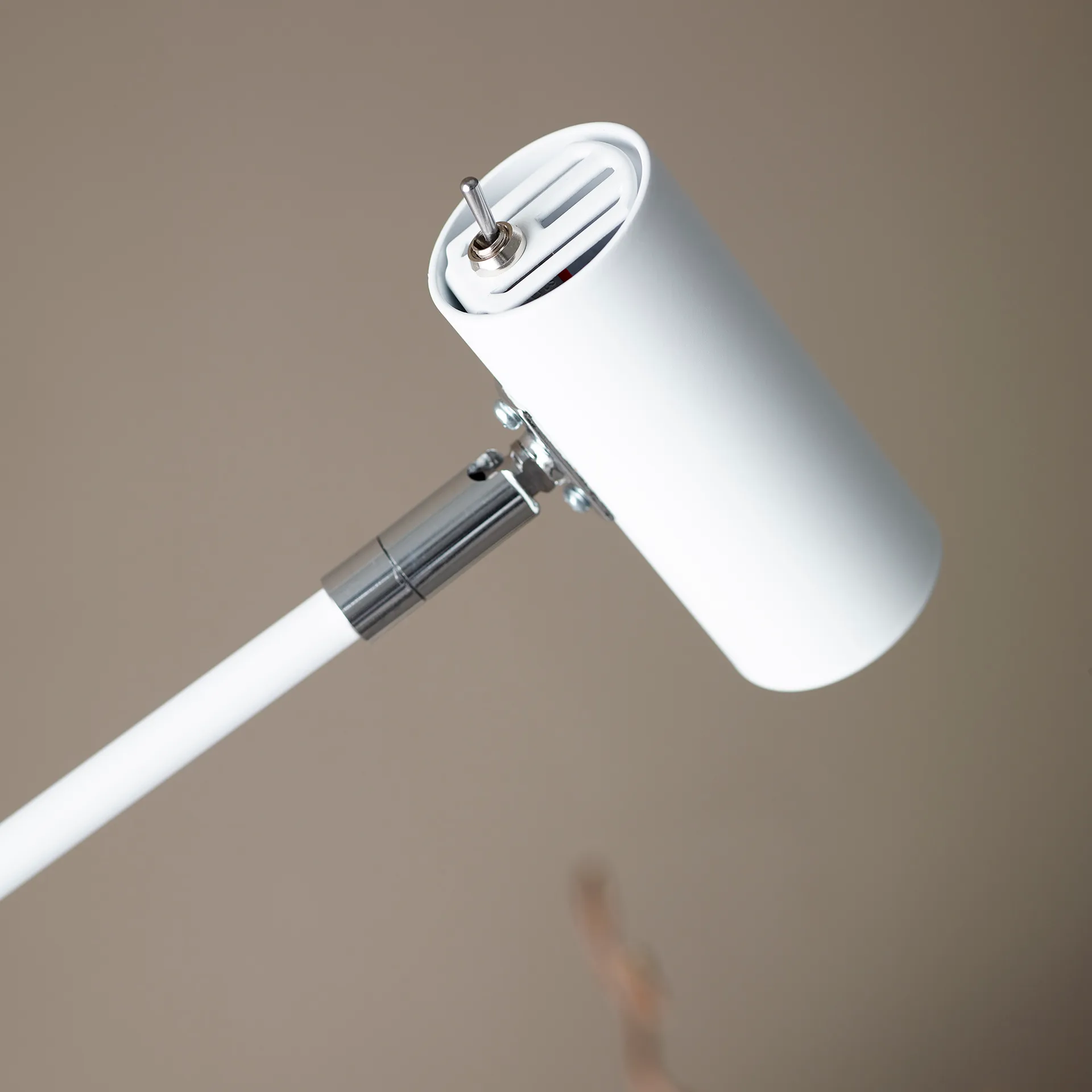 Candeeiro de pé Cato, matte white Belid