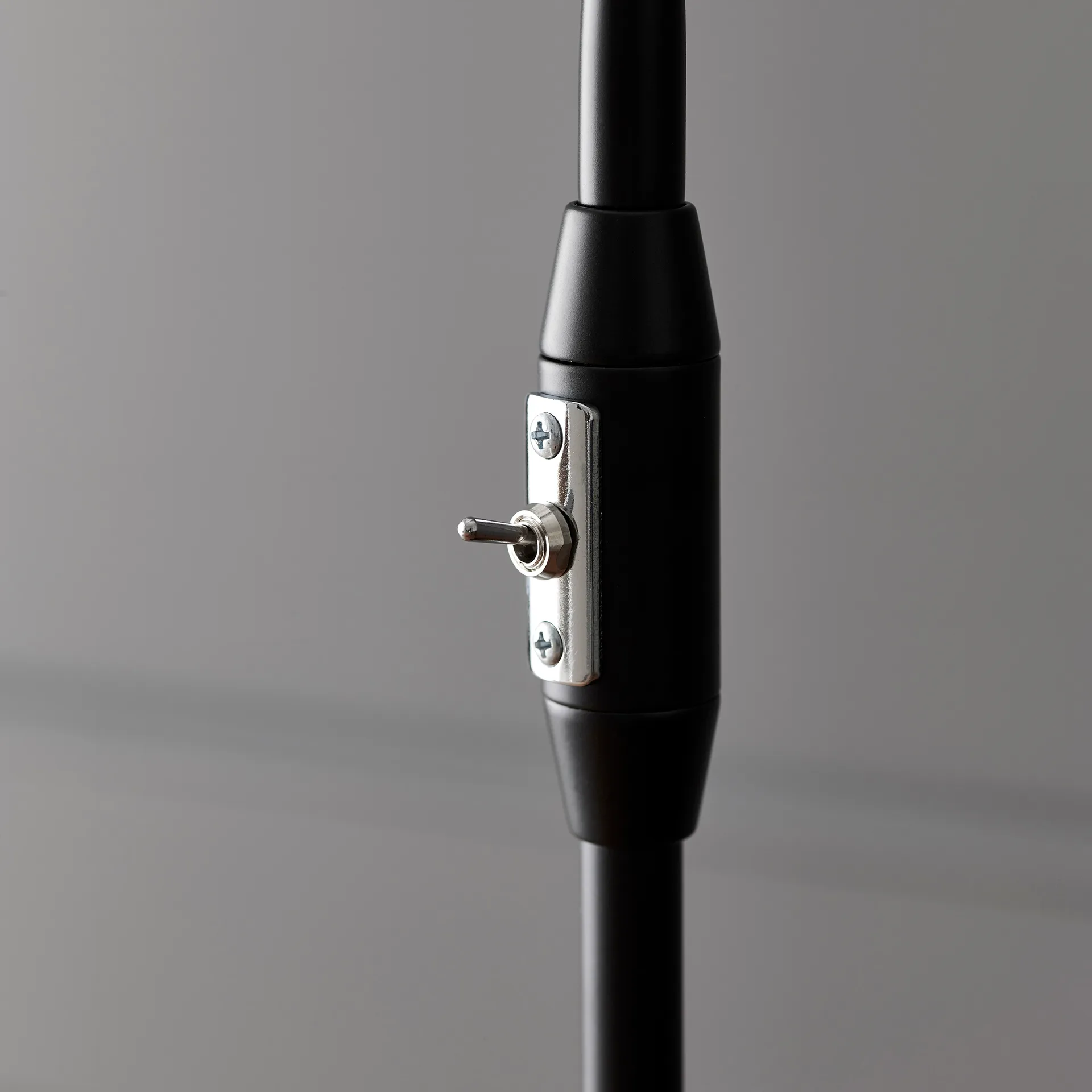 Candeeiro de pé Ledro, Preto mate Belid