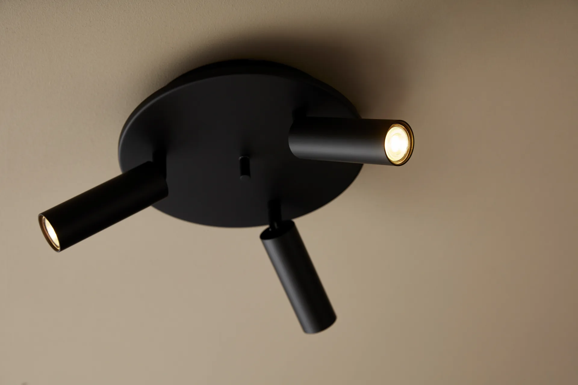 Candeeiro redondo de 3 focos Cato Slim, Preto mate-LED Belid