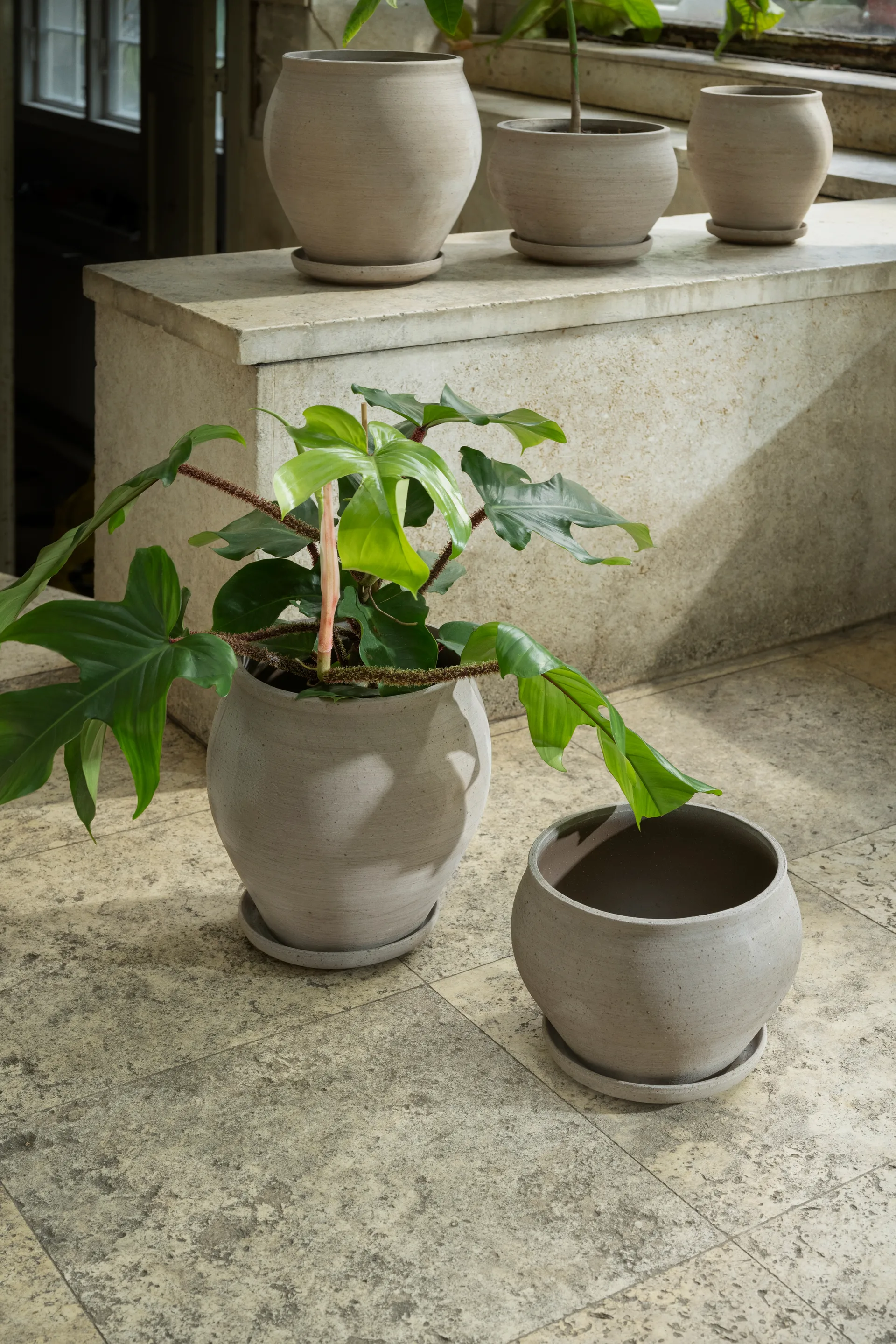 Delphi vaso com prato 2 peças, Cinzento, Ø24 cm, baixo Bergs Potter