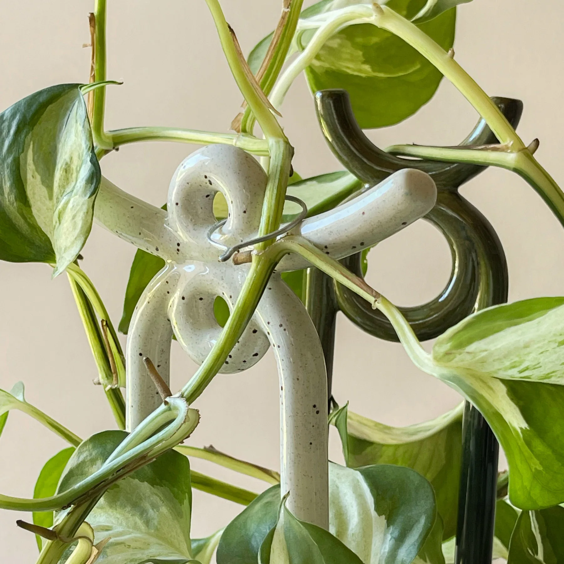 Folk Oni suporte para plantas, Verde musgo Bergs Potter