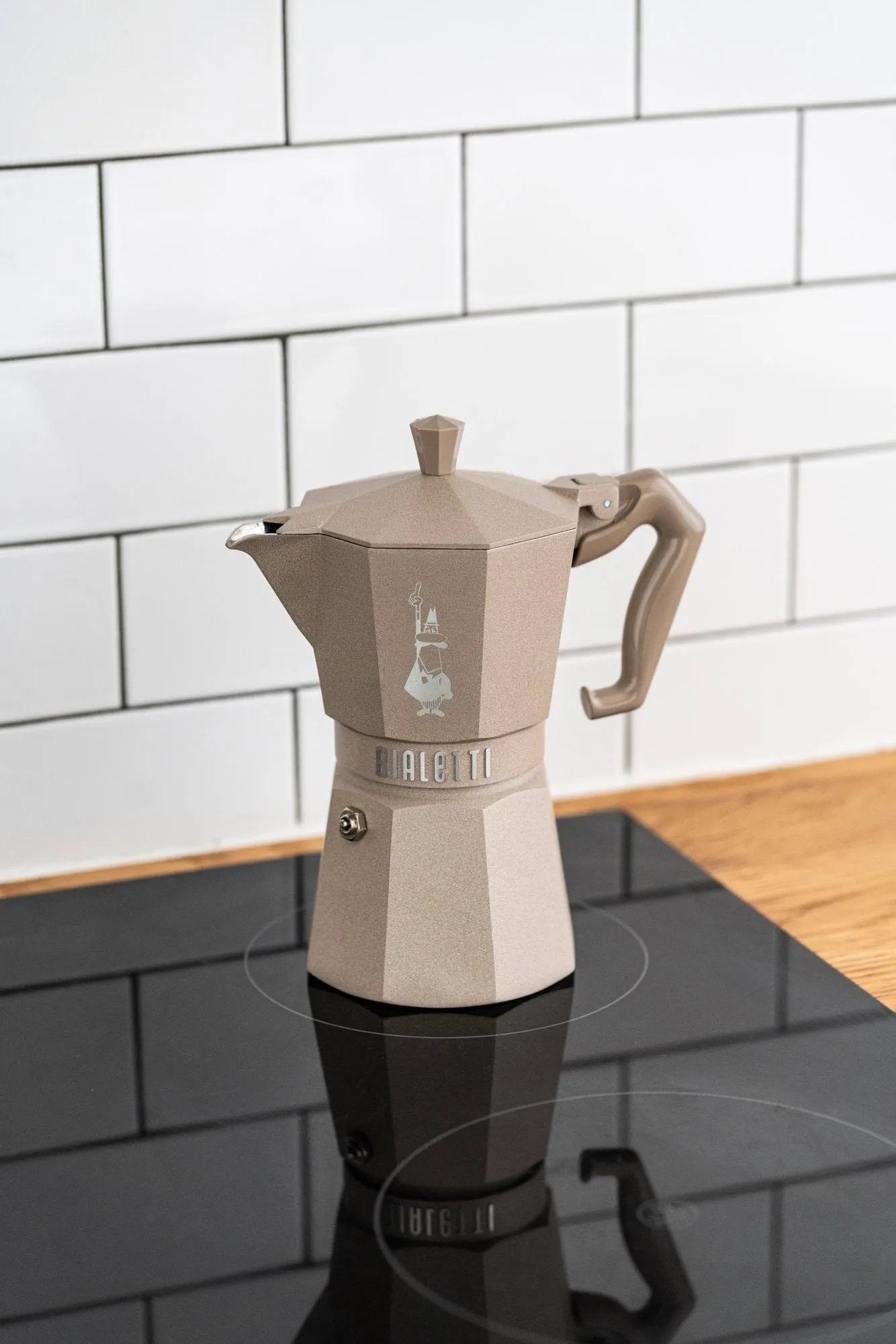 Bialetti exclusiva cafeteira moka indução, Bege, 6 chávenas Bialetti