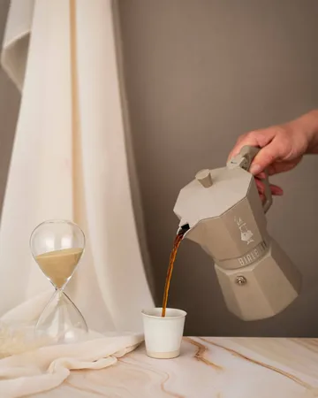 Bialetti exclusiva cafeteira moka indução - Bege, 6 chávenas - Bialetti