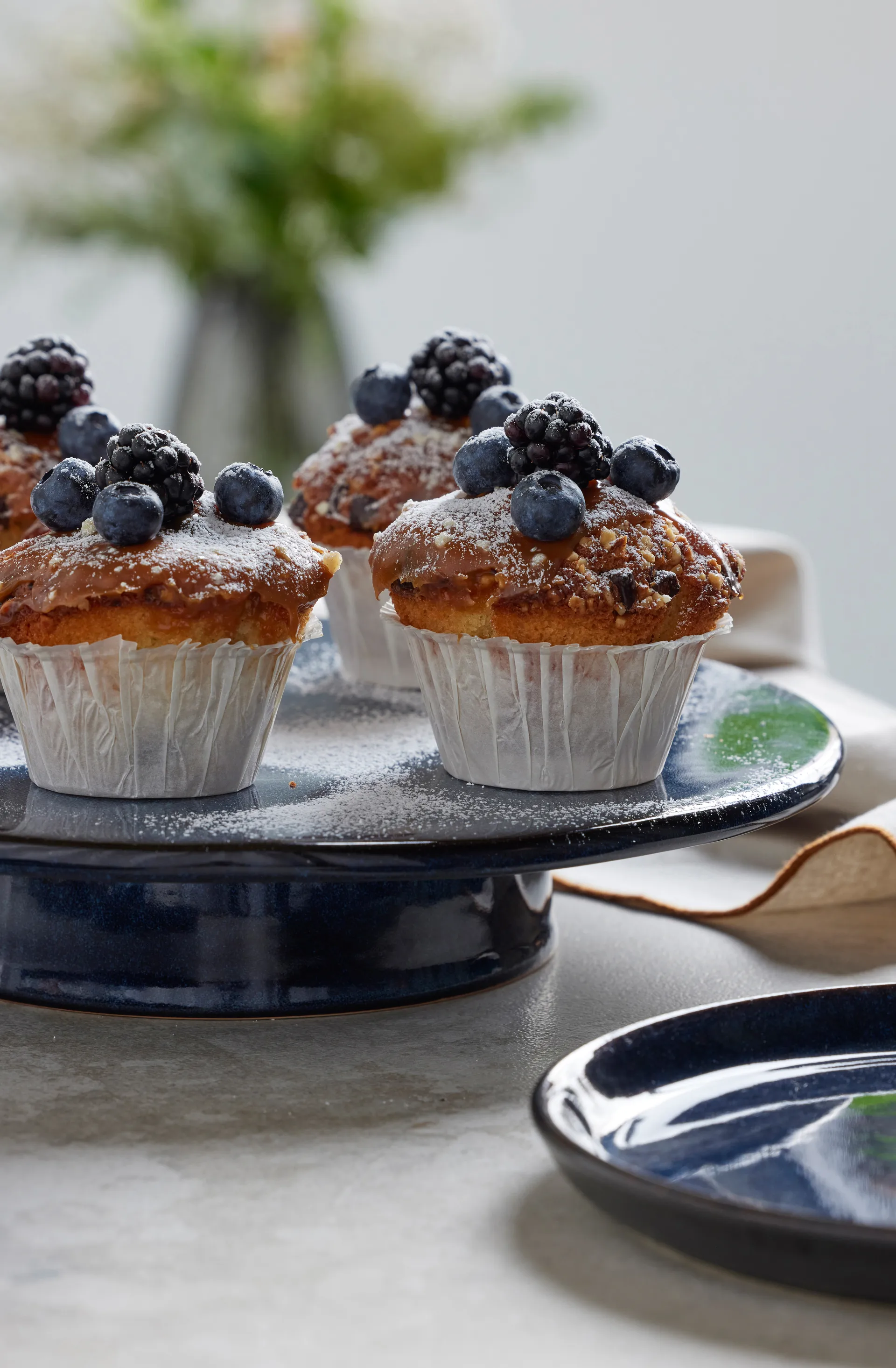 Prato para bolo com pé Ø30 cm, Azul escuro Bitz