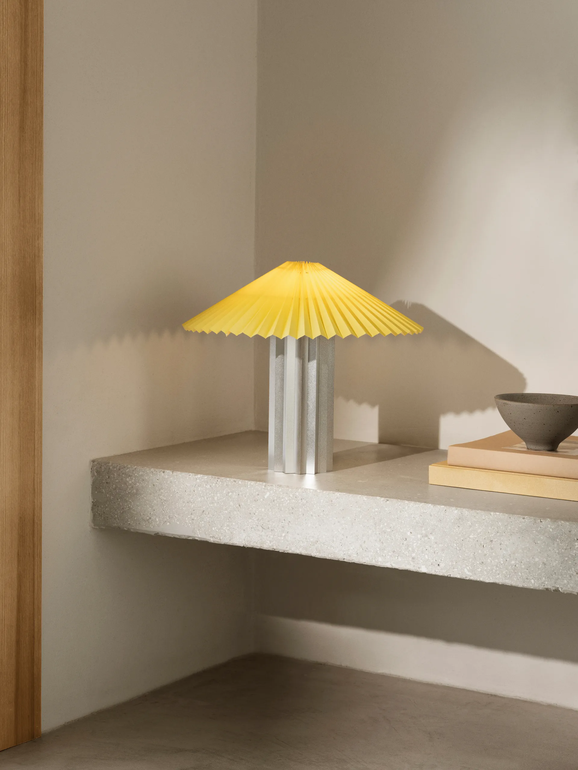 Candeeiro de mesa Taite, Cream gold, Ø36,5x31 cm blomus