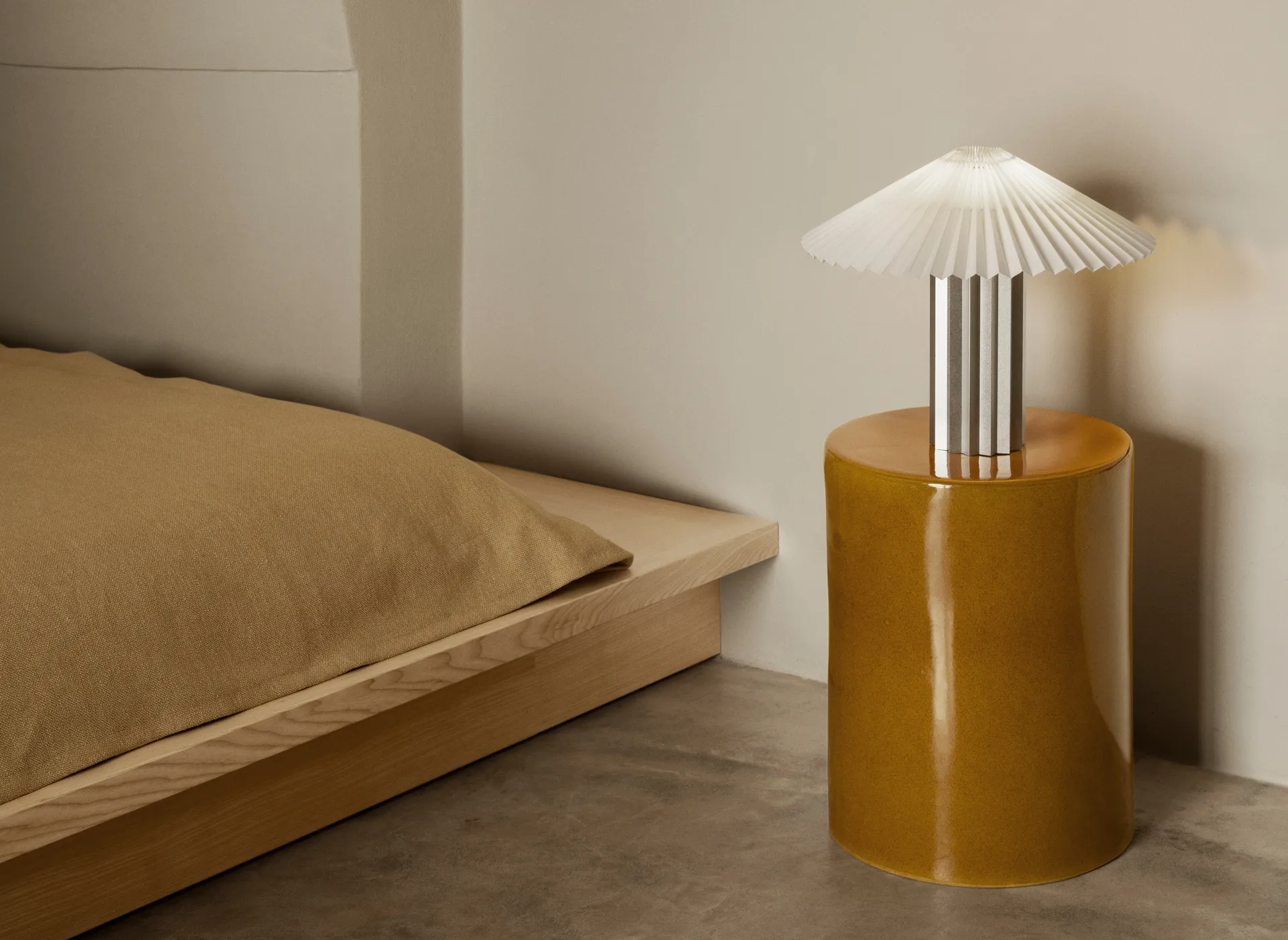 Candeeiro de mesa Taite, Lily white, Ø36,5x31 cm blomus