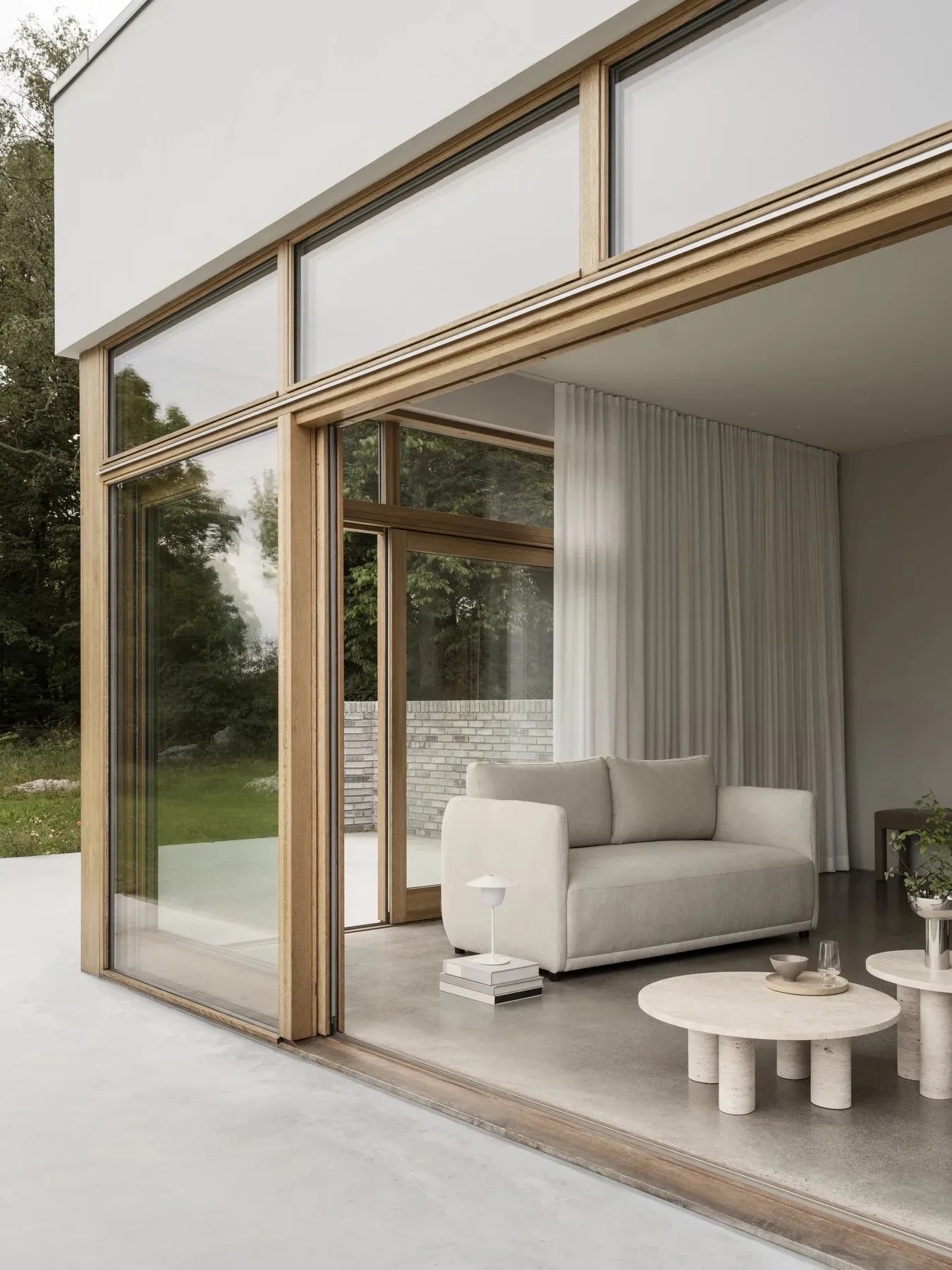 Mesa de centro Volos L Ø75 cm, Travertine blomus