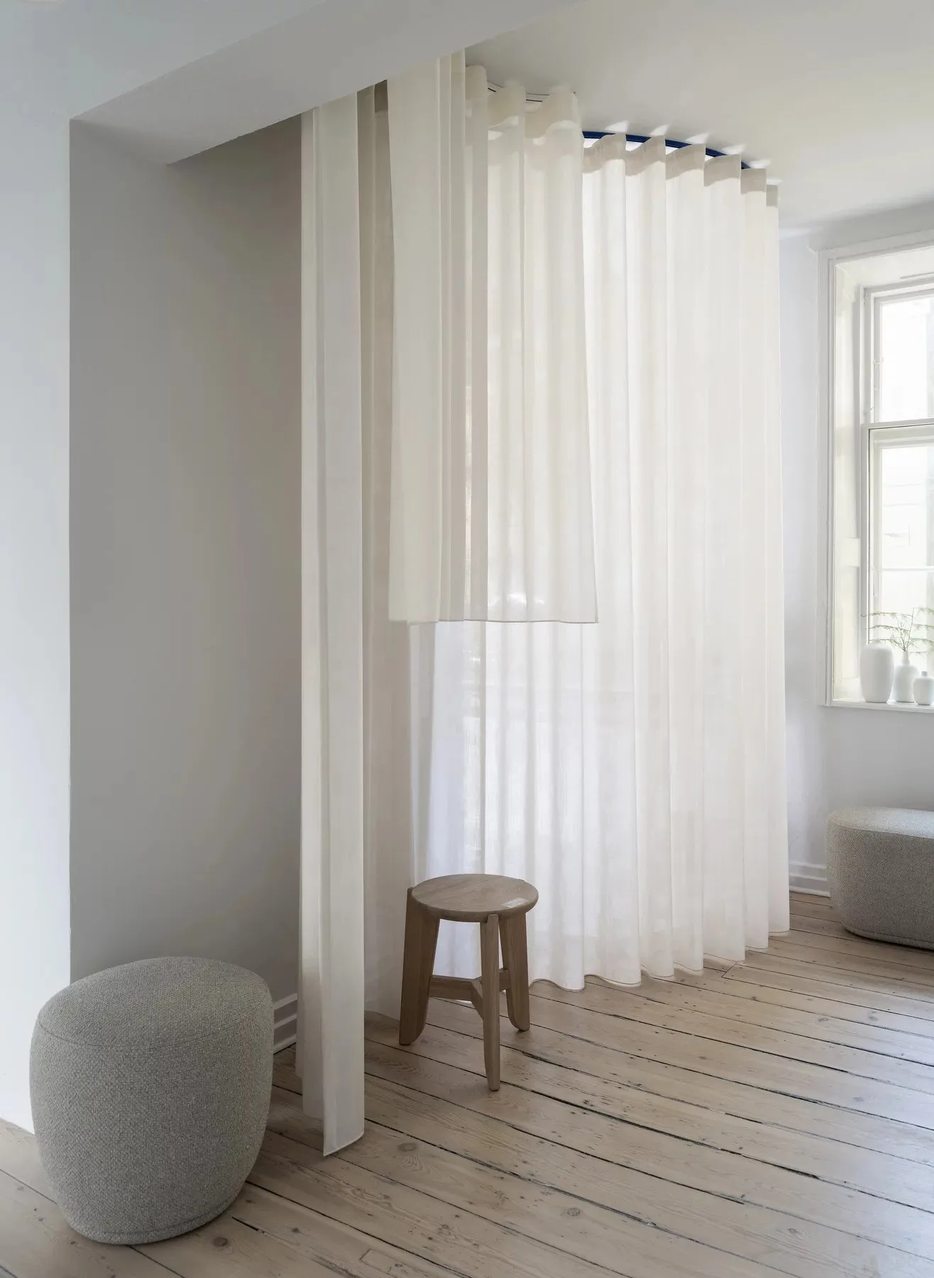 Puff Kuon Ø48x45 cm, Boucla bege blomus