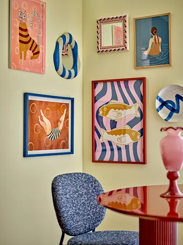 Ilustração Missy com moldura 40x56 cm - Rosa - Bloomingville