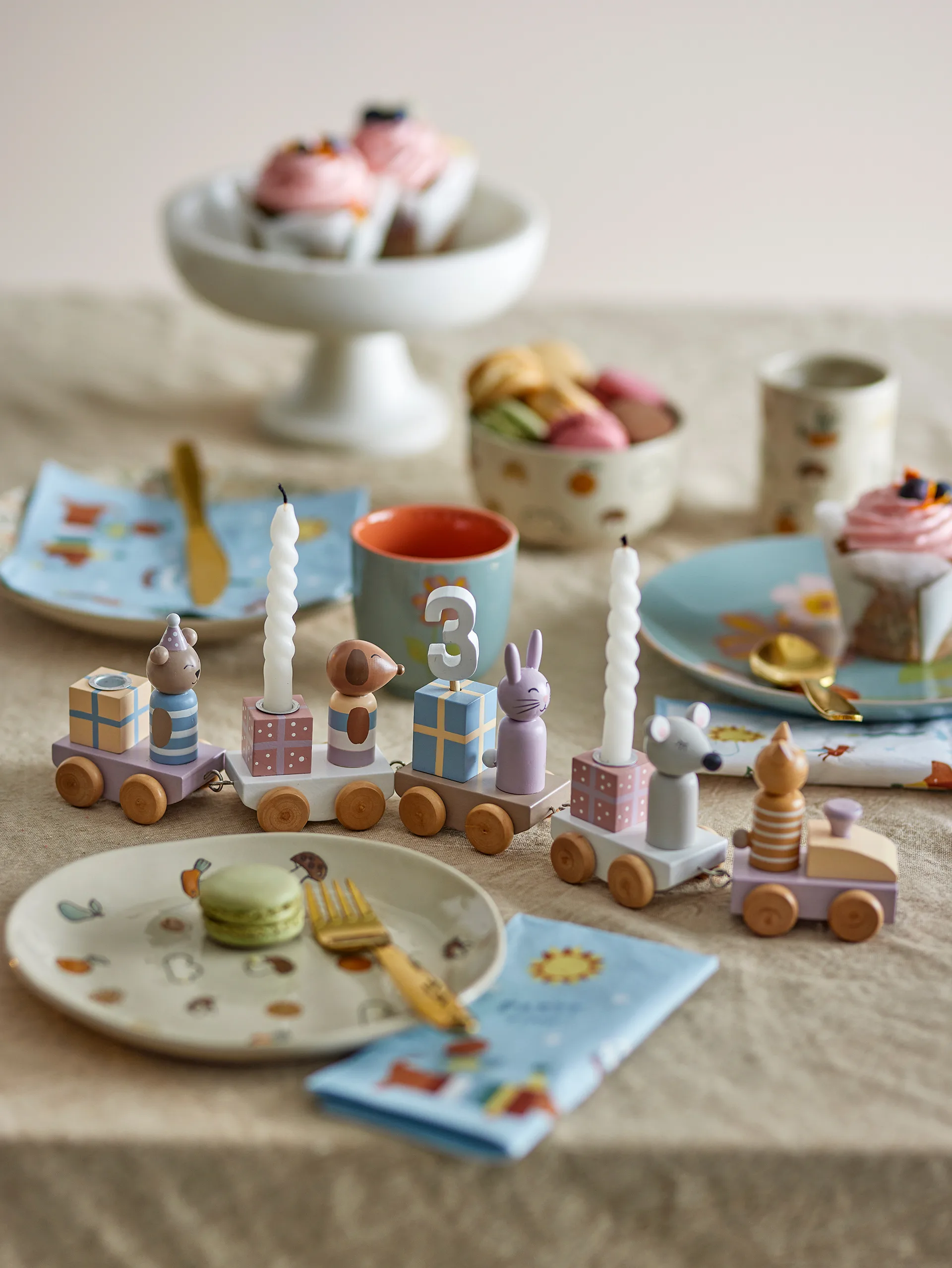 Junaid comboio de aniversário , Rosa Bloomingville