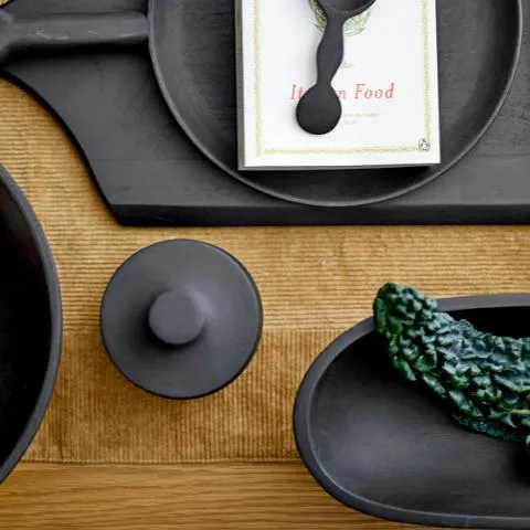 Tabuleiro com pernas Eina, preto Bloomingville