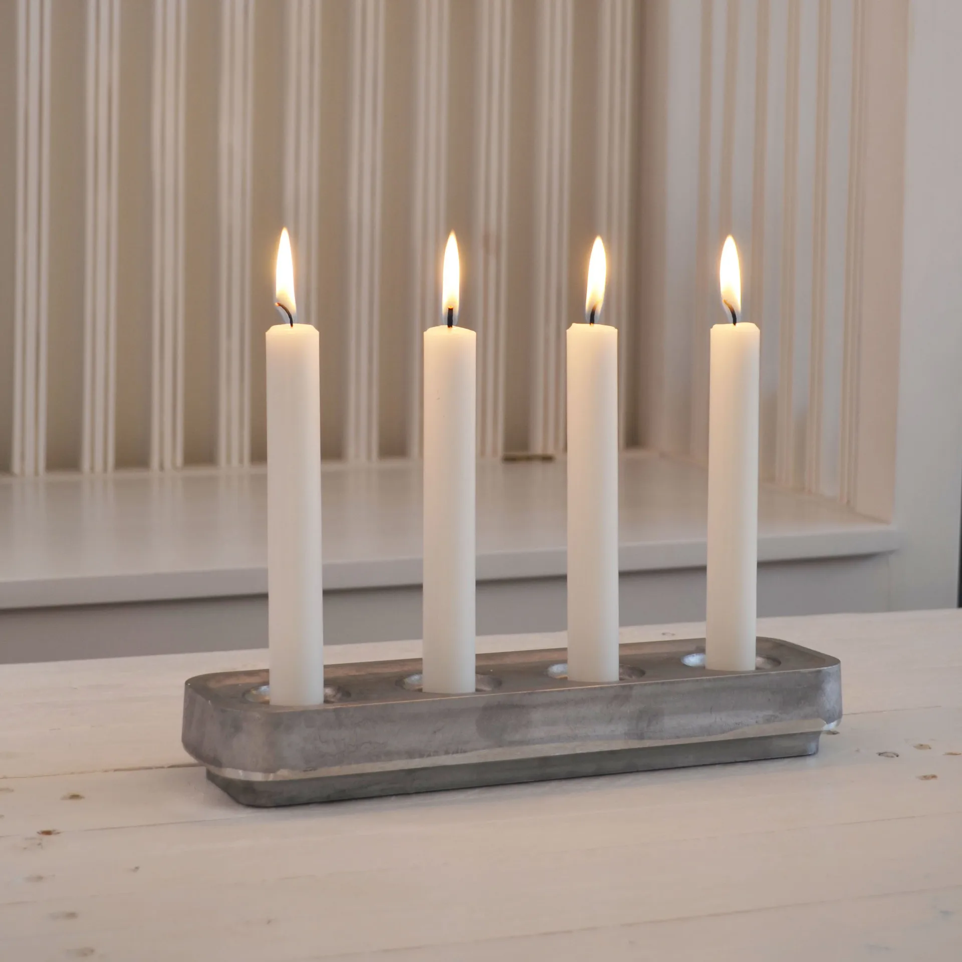 Suporte de velas longo Stumpastaken, 8,5x29,5 cm Born In Sweden