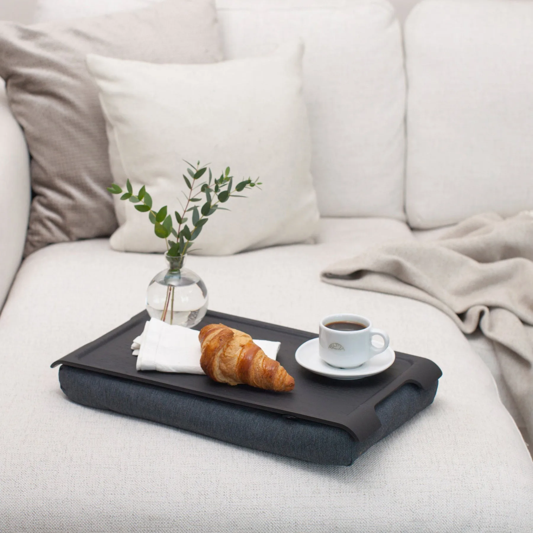 Knäbricka Laptray anti-deslizante 43x23 cm, Madeira de salgueiro preta-cinza Bosign