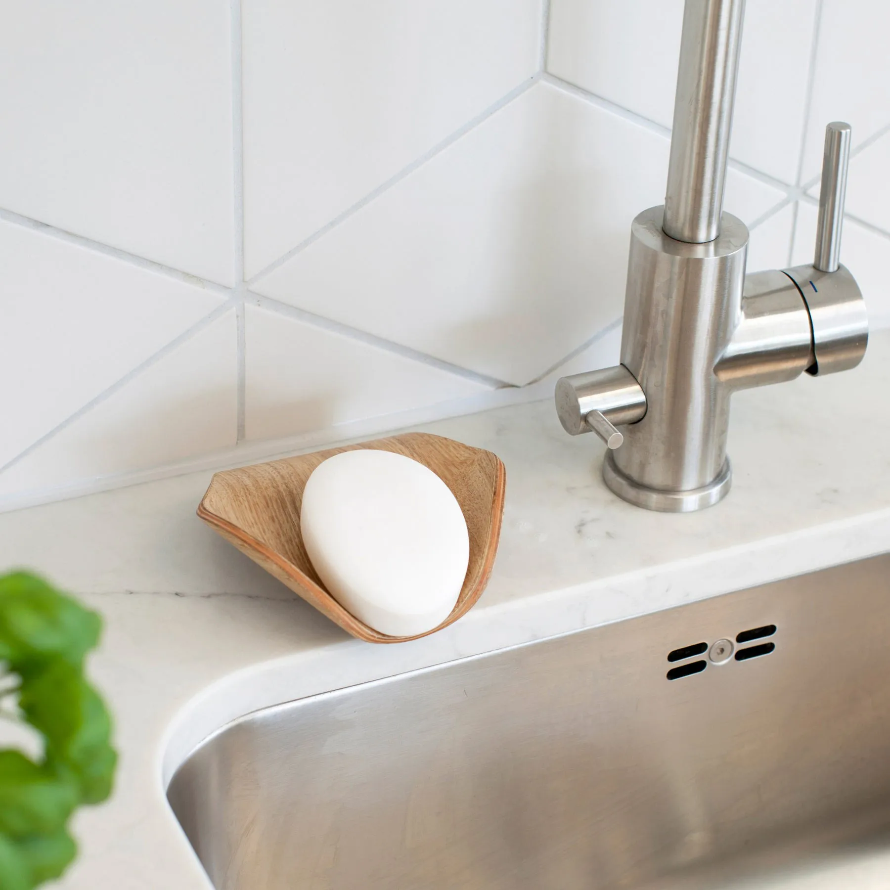 Leaf™ Saboneteira com escoamento 11,5x11,5 cm, Madeira de salgueiro Bosign