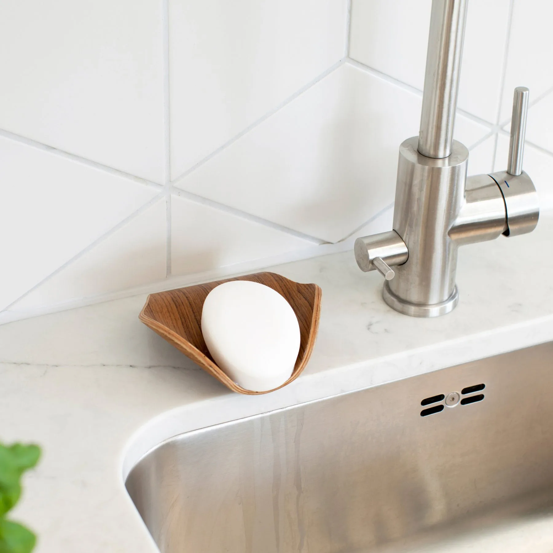 Leaf™ Saboneteira com escoamento 11,5x11,5 cm, Nogueira Bosign