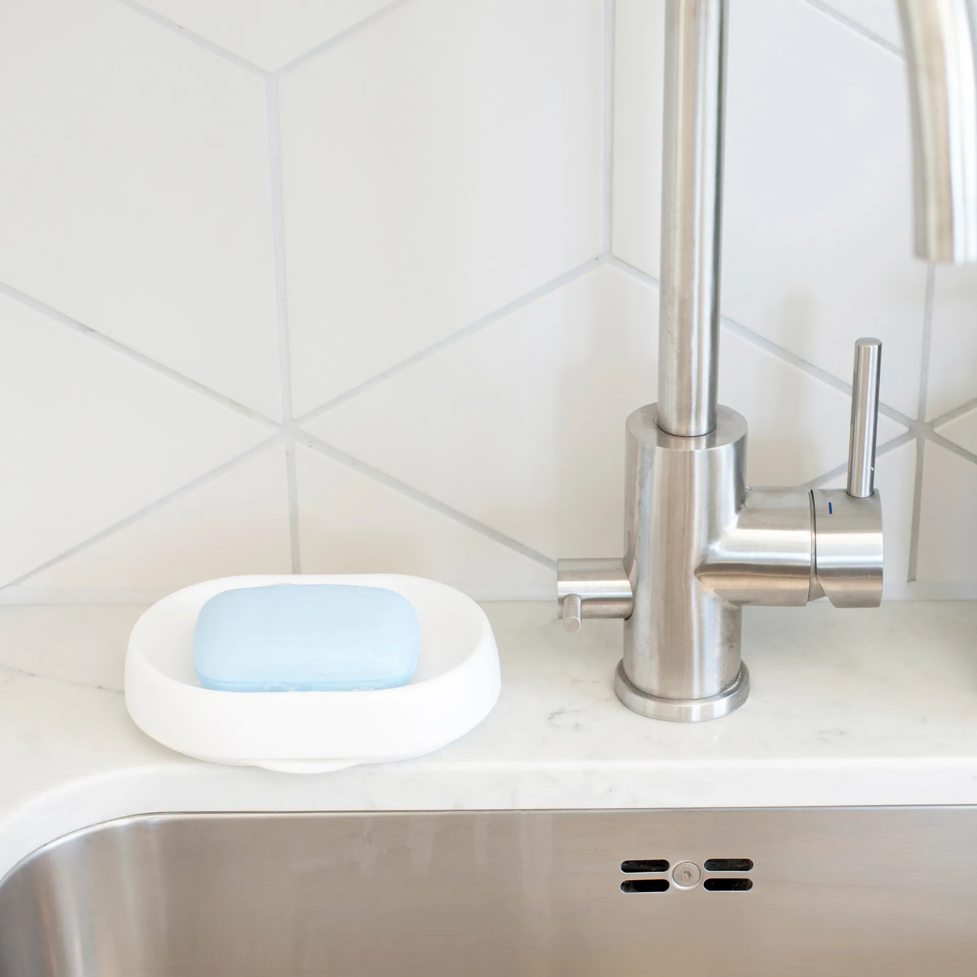 Saboneteira em silicone com escoamento Grande, Branco Bosign