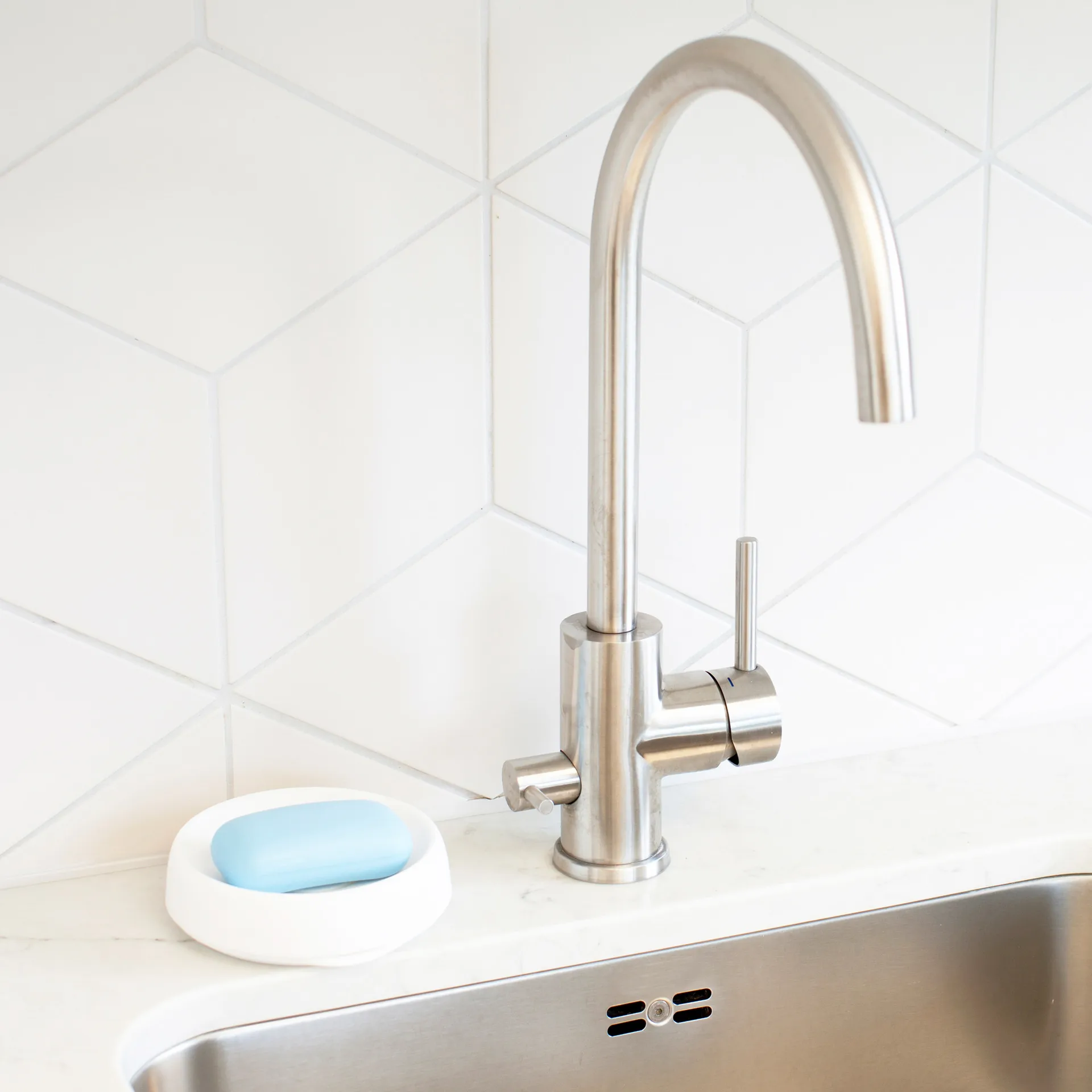 Saboneteira em silicone com escoamento Médio, Branco Bosign