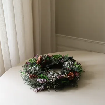 Botanical Forest Wreath grinalda de flores - Hortênsia-eucalipto-ramos de coníferas-pinhas, Ø40 cm - Botané