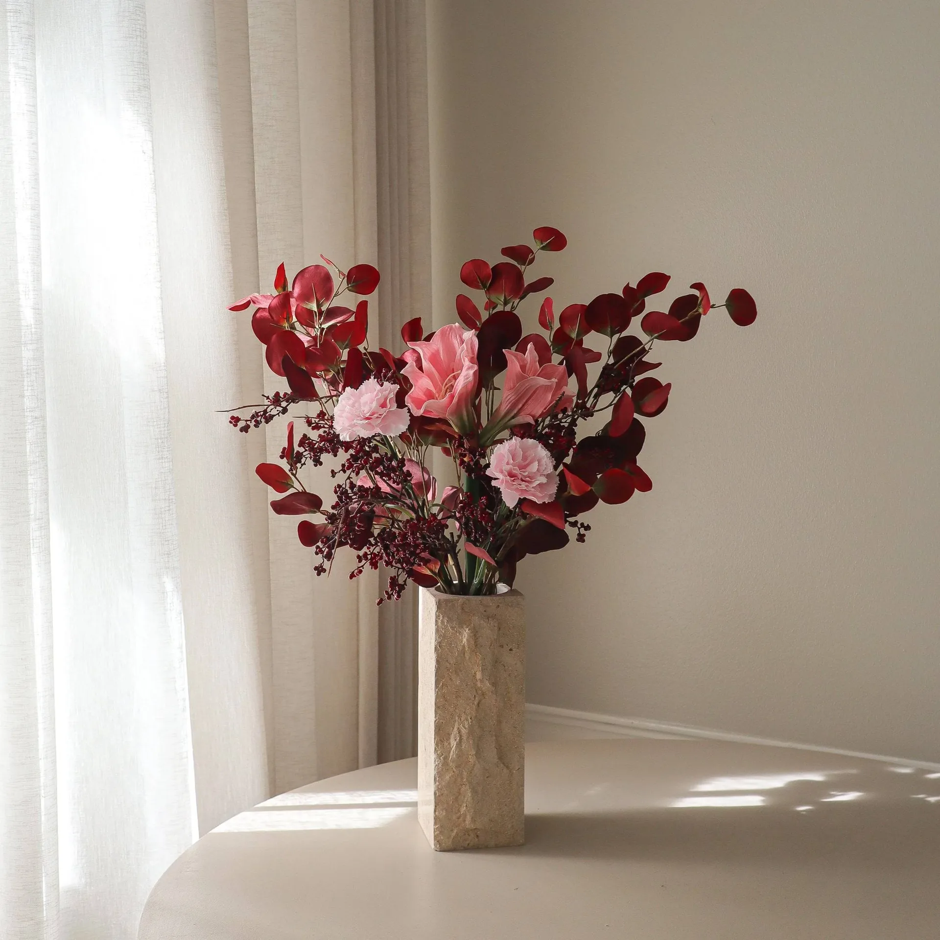 Bouquet artificial Burgundy blush, Amarílis, cravo, ramos de bagas, eucalipto, 84 cm Botané