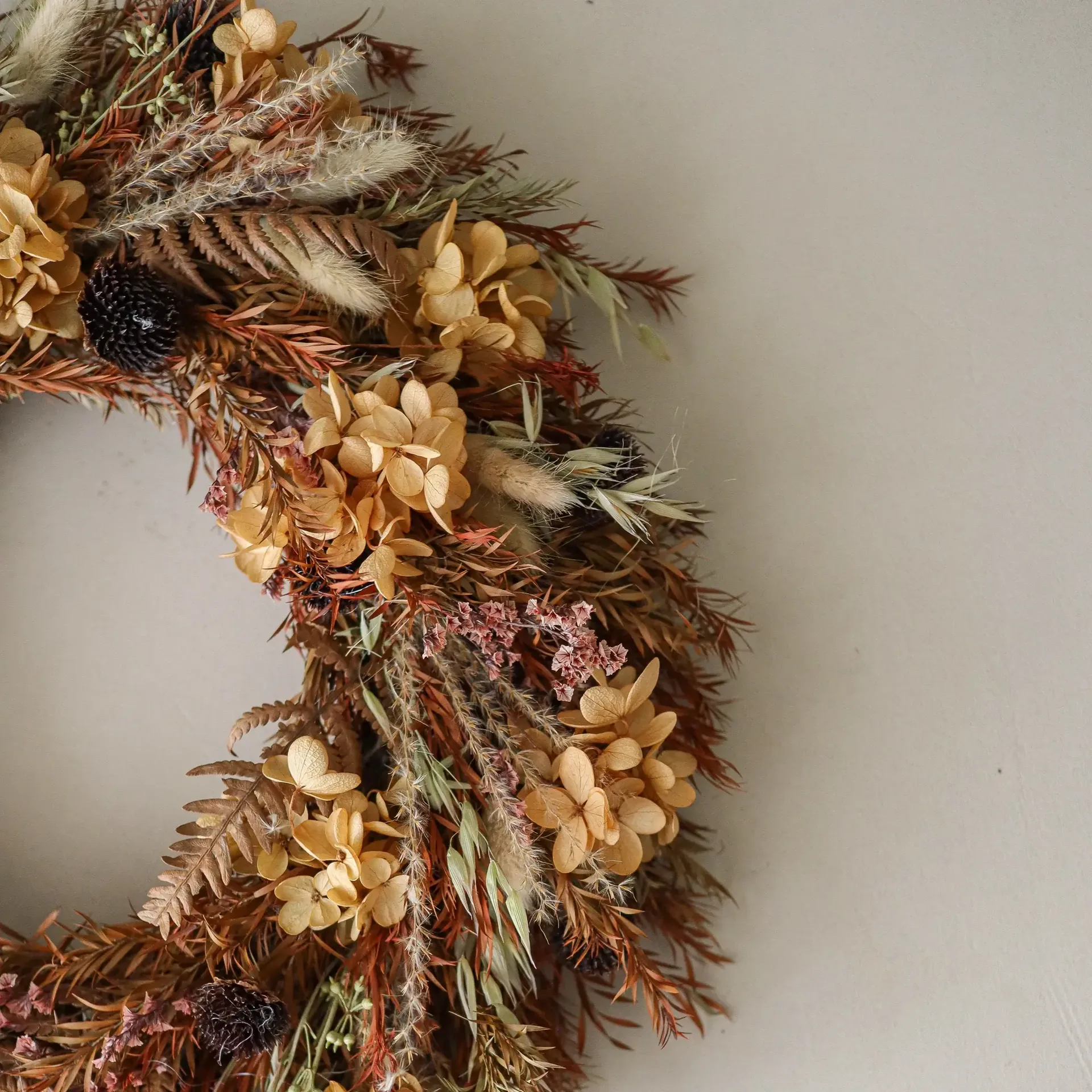 Golden Meadow Wreath grinalda de flores, Hortensia-erva seca-samambaia-orelhas de lebre, Ø40 cm Botané