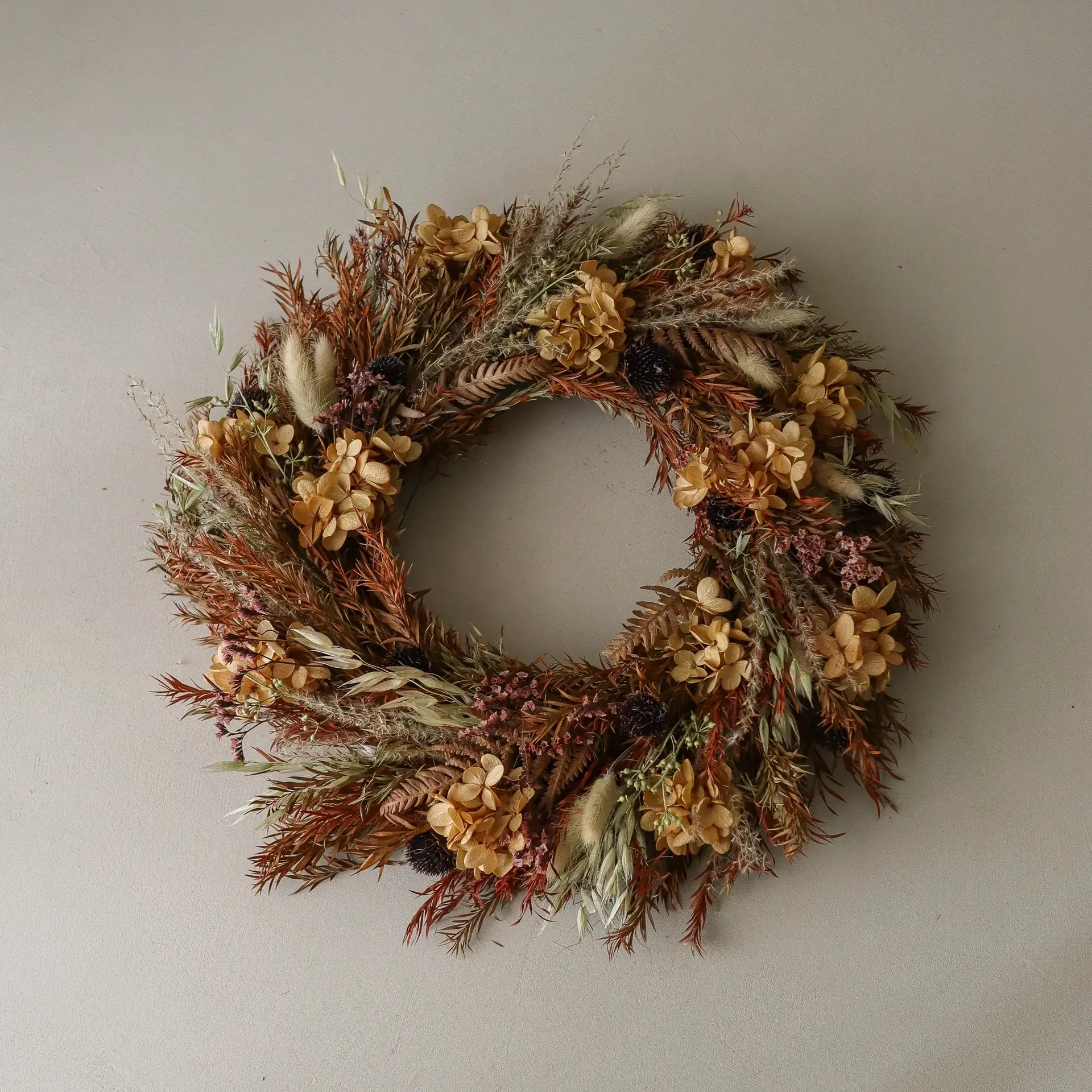 Golden Meadow Wreath grinalda de flores, Hortensia-erva seca-samambaia-orelhas de lebre, Ø40 cm Botané
