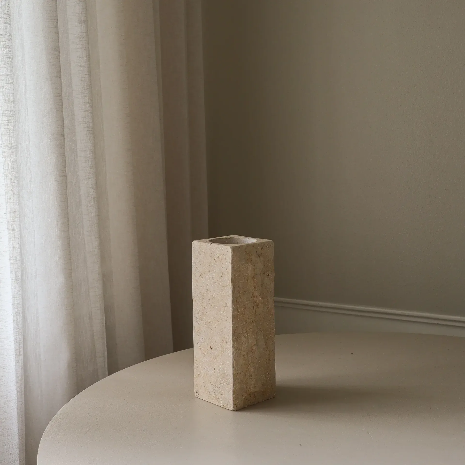 Limestone Edge vaso de mármore, Médio, 30 cm Botané