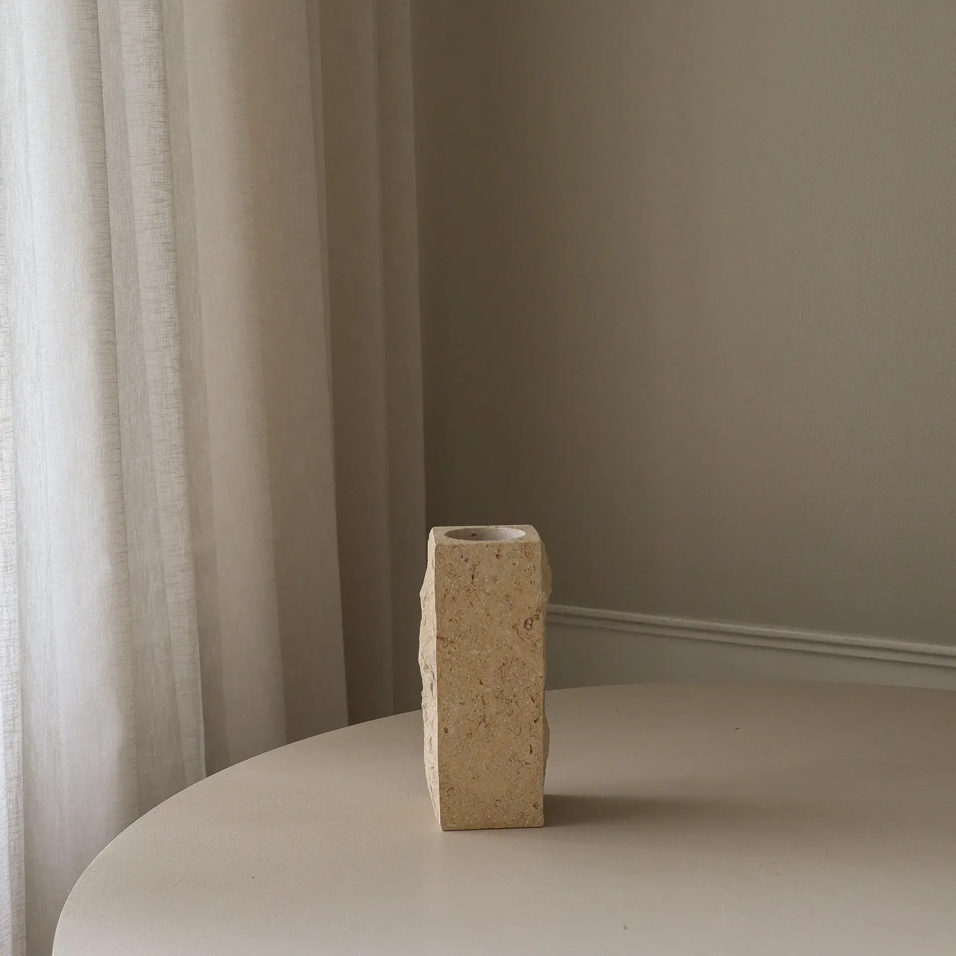 Limestone Edge vaso de mármore, Pequeno, 25 cm Botané
