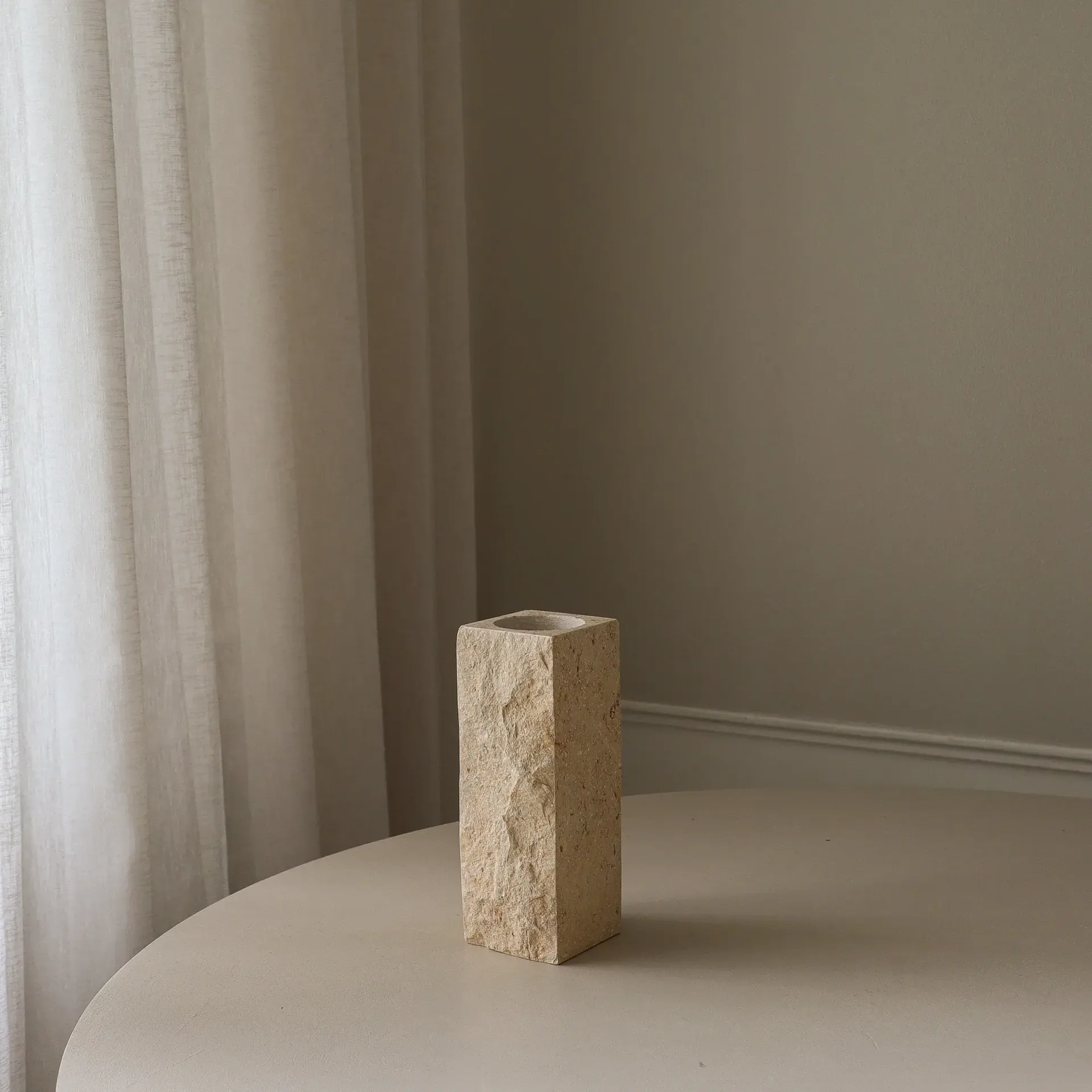 Limestone Edge vaso de mármore, Pequeno, 25 cm Botané