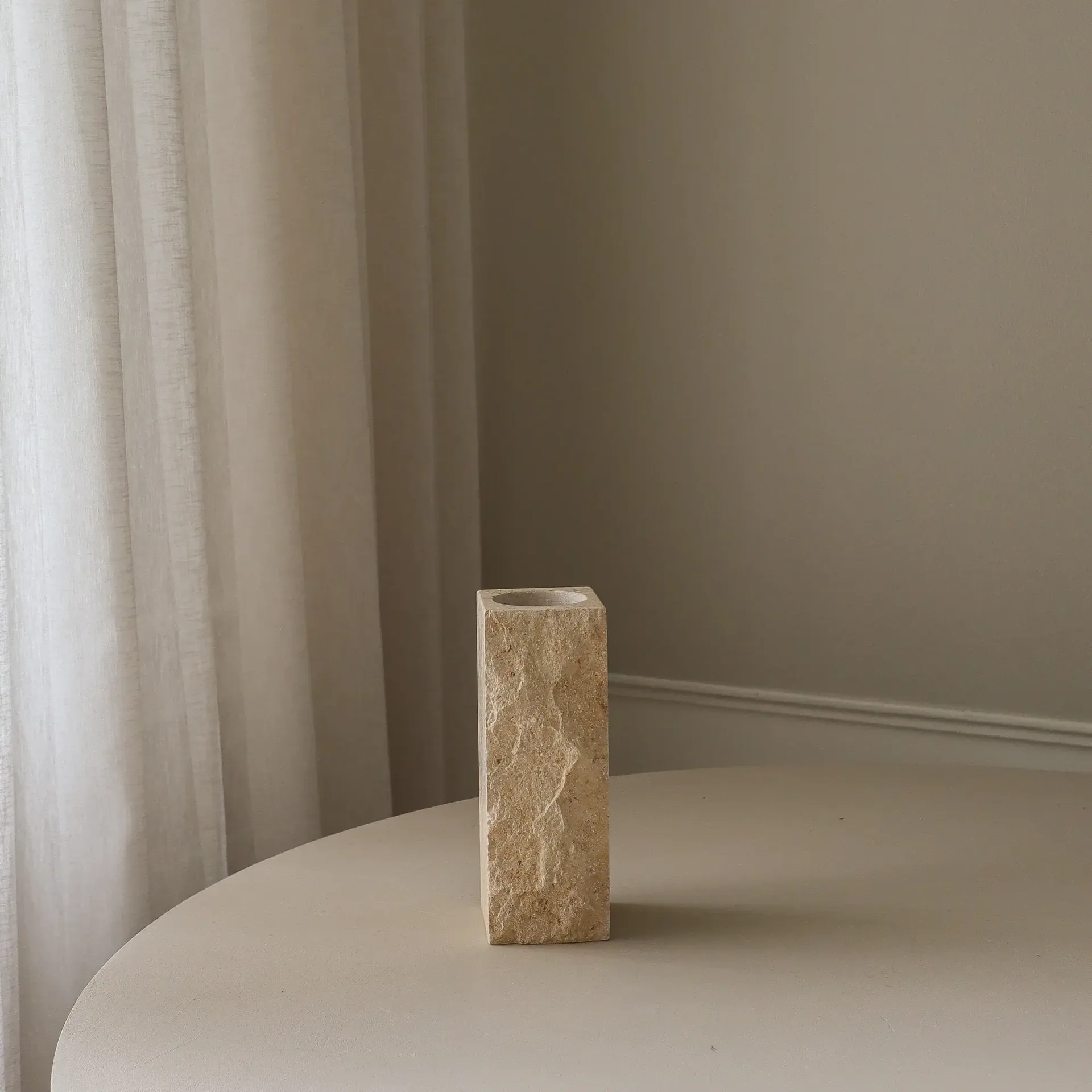 Limestone Edge vaso de mármore, Pequeno, 25 cm Botané