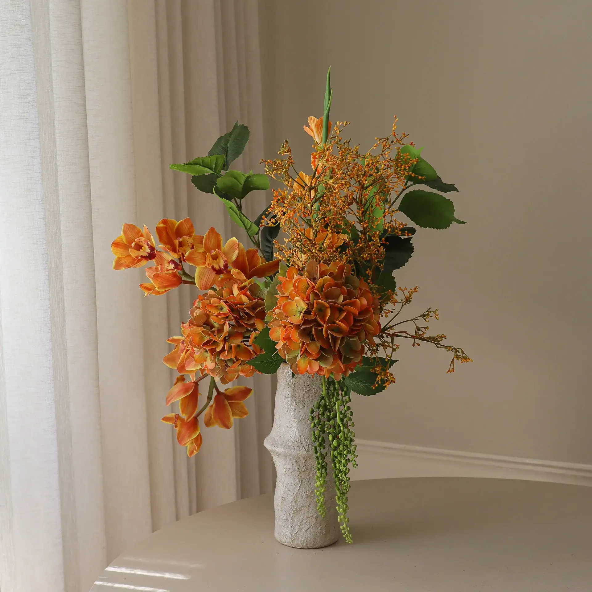 The Orangery ramo artificial, Orquídea cymbidium–gladiolo–hortênsia, 85 cm, 10 unid. Botané