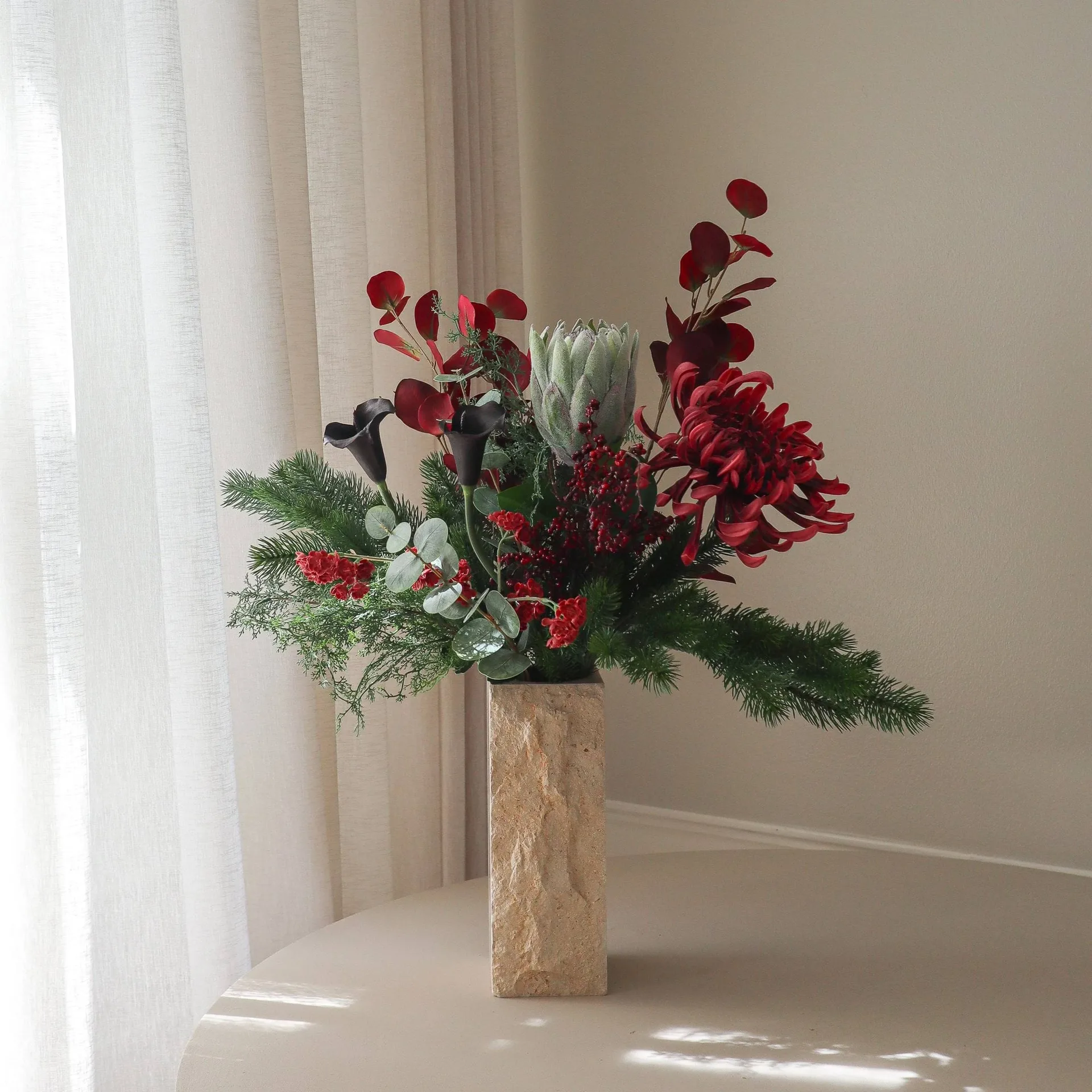 Wild winter ramo artificial, Protea, crisântemo-aranha, copo-de-leite, eucalipto, 84 cm Botané