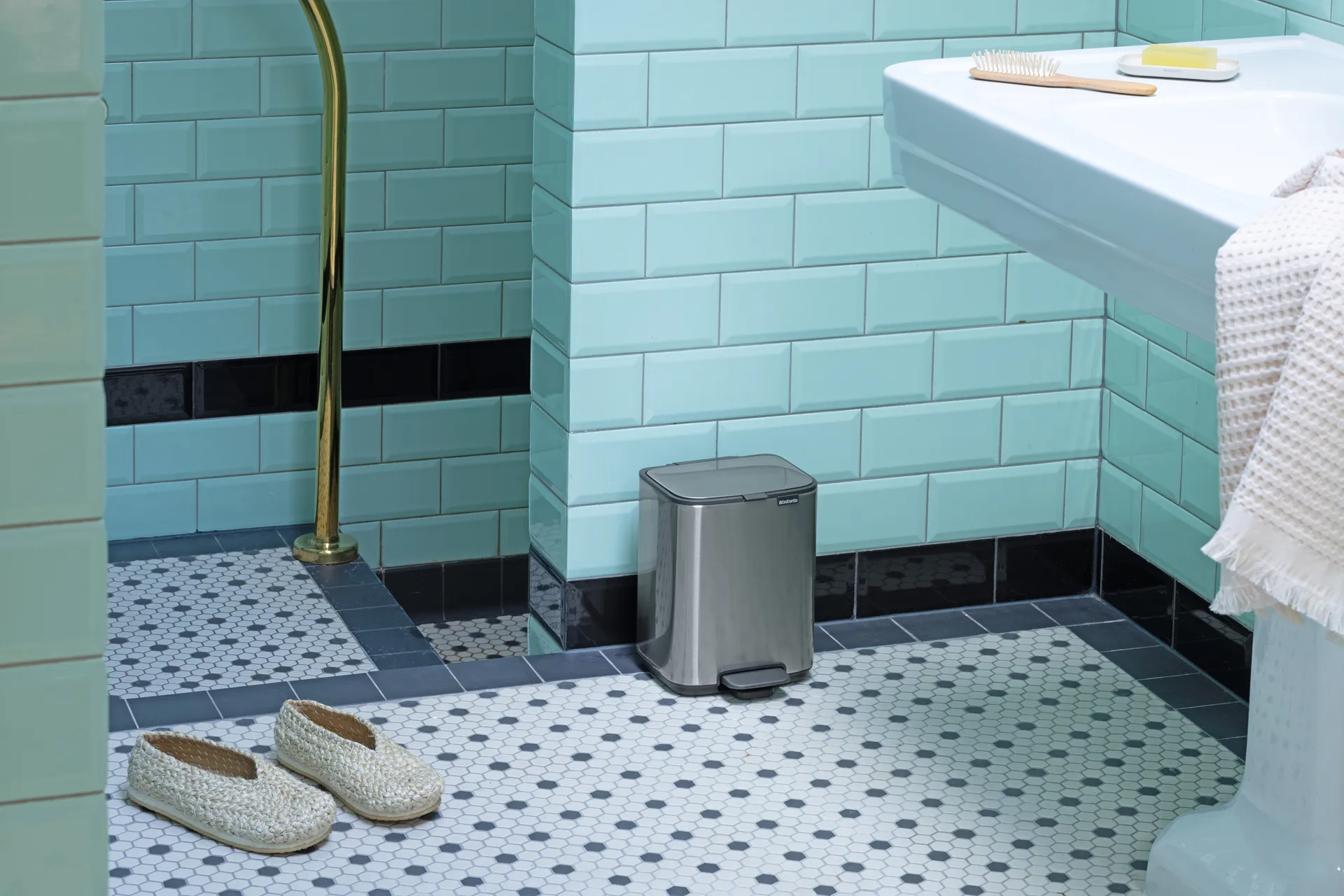 Bo caixote do lixo com pedal 4 L, Aço fosco à prova de impressões digitais Brabantia