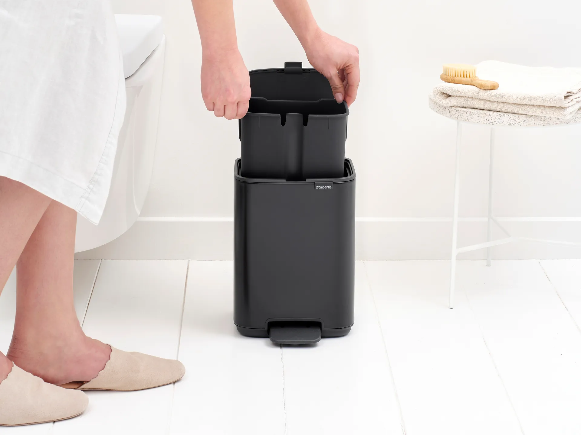 Bo caixote do lixo com pedal 4 L, Preto fosco Brabantia